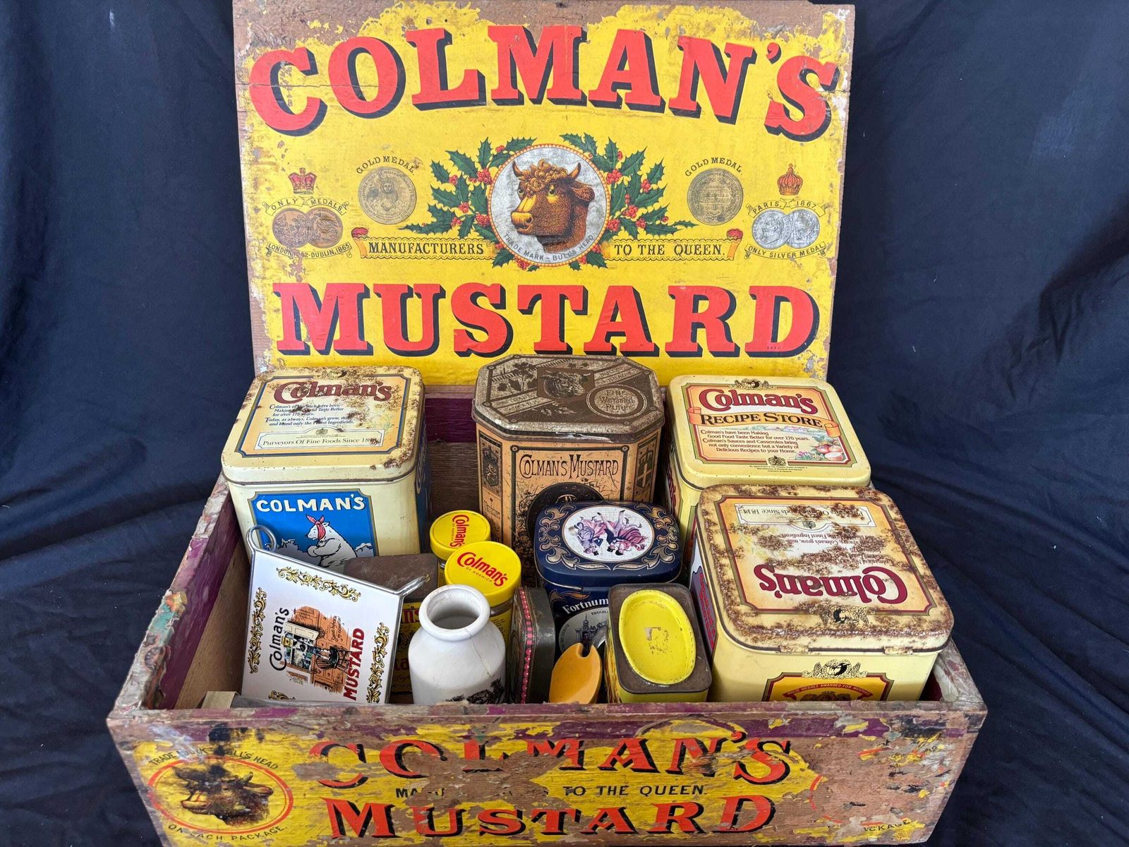 photo vinterior Antique Colman's Mustard Wooden Box Shop Display With Tins And Jars