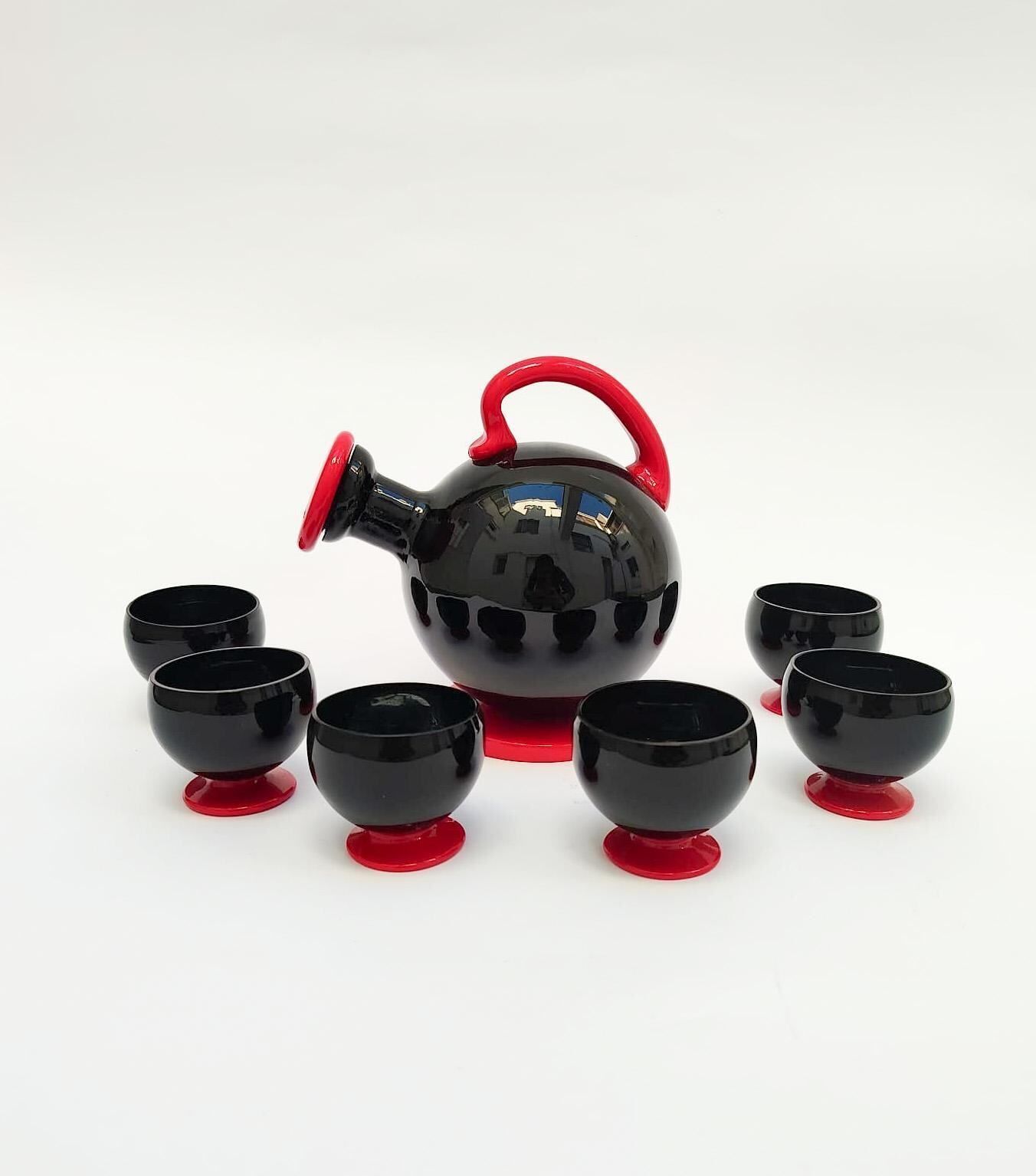 Napoleon Martinuzzi Rosolio Set In Murano Glass, 6 Glasses And A Red And Black Venini Bottle