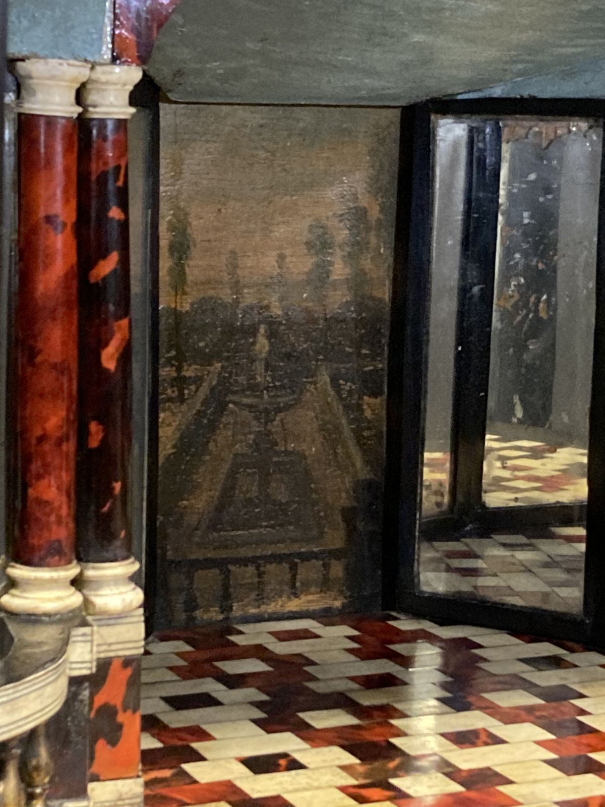 photo vinterior A Fine Late XVII Century Flemish Tortoiseshell Architectural Cabinet On Stand