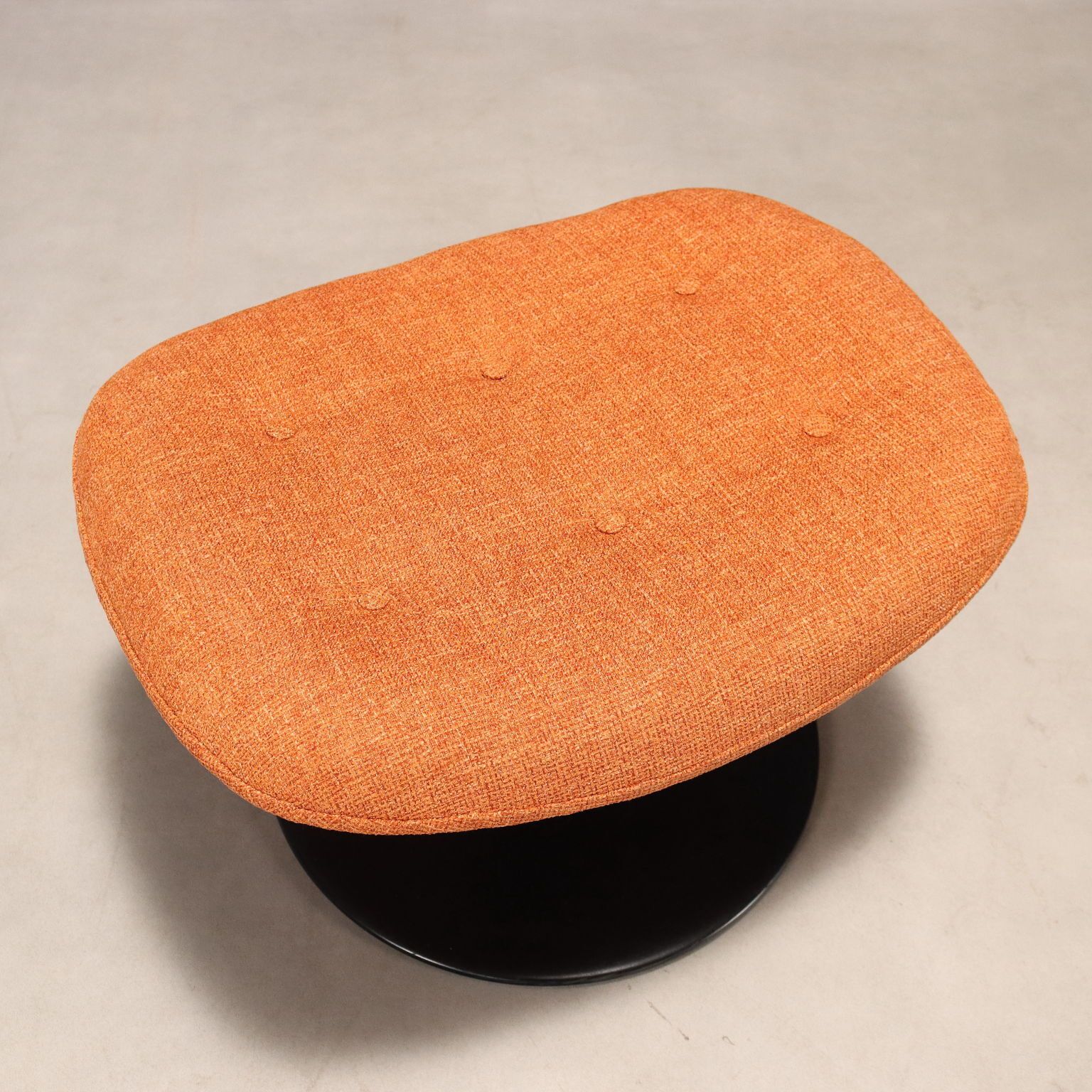 photo for sale Artifort F588 Armchair Vintage Design G. Harcourt With Footrest 1960s