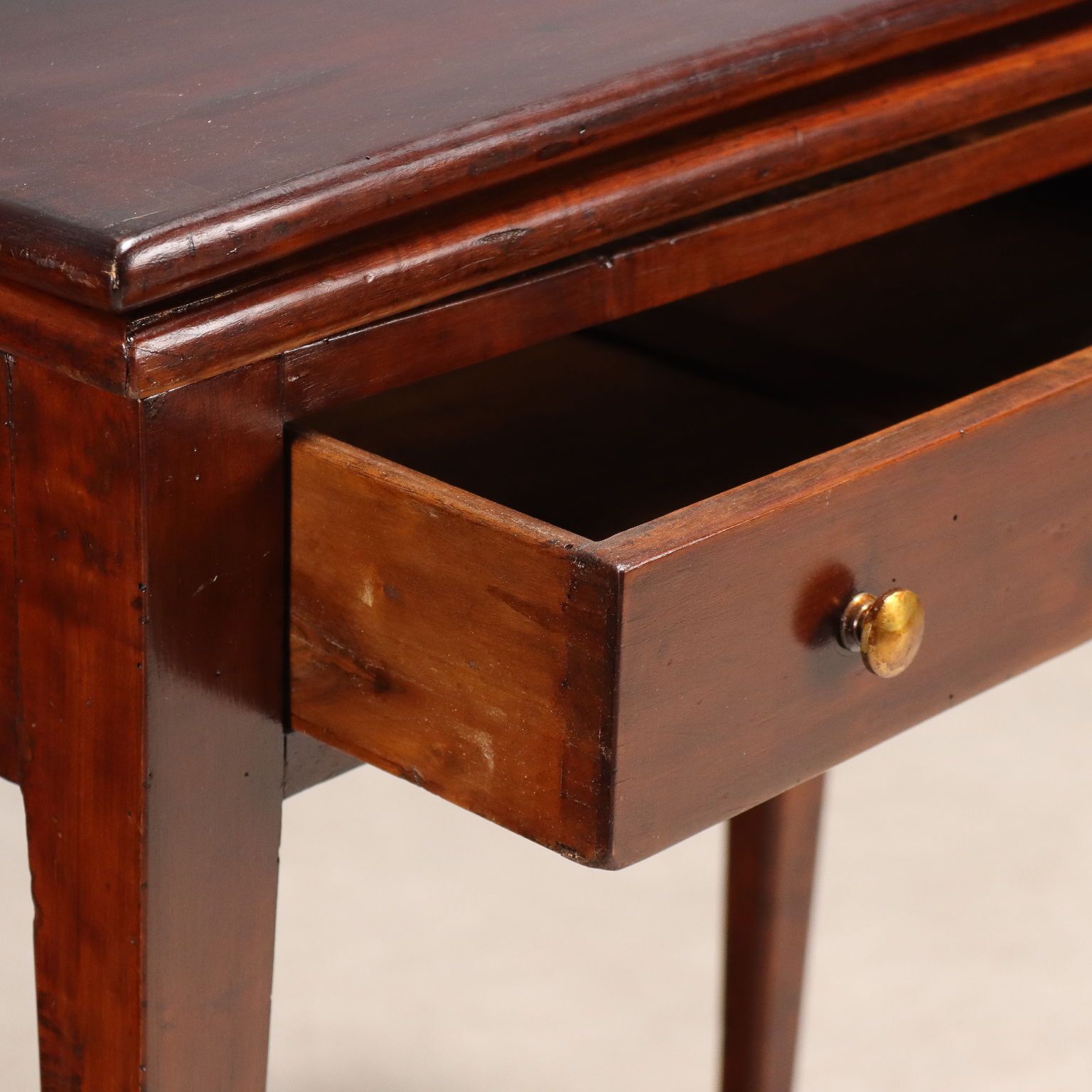 Table de jeu d'époque Directoire en acajou et peuplier, XIXe siècle photo buy