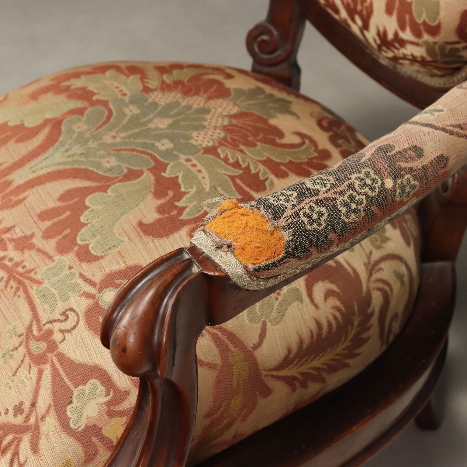 Antieke fauteuil Louis-Philippe walnoot stof Italië 19e eeuw photo buy