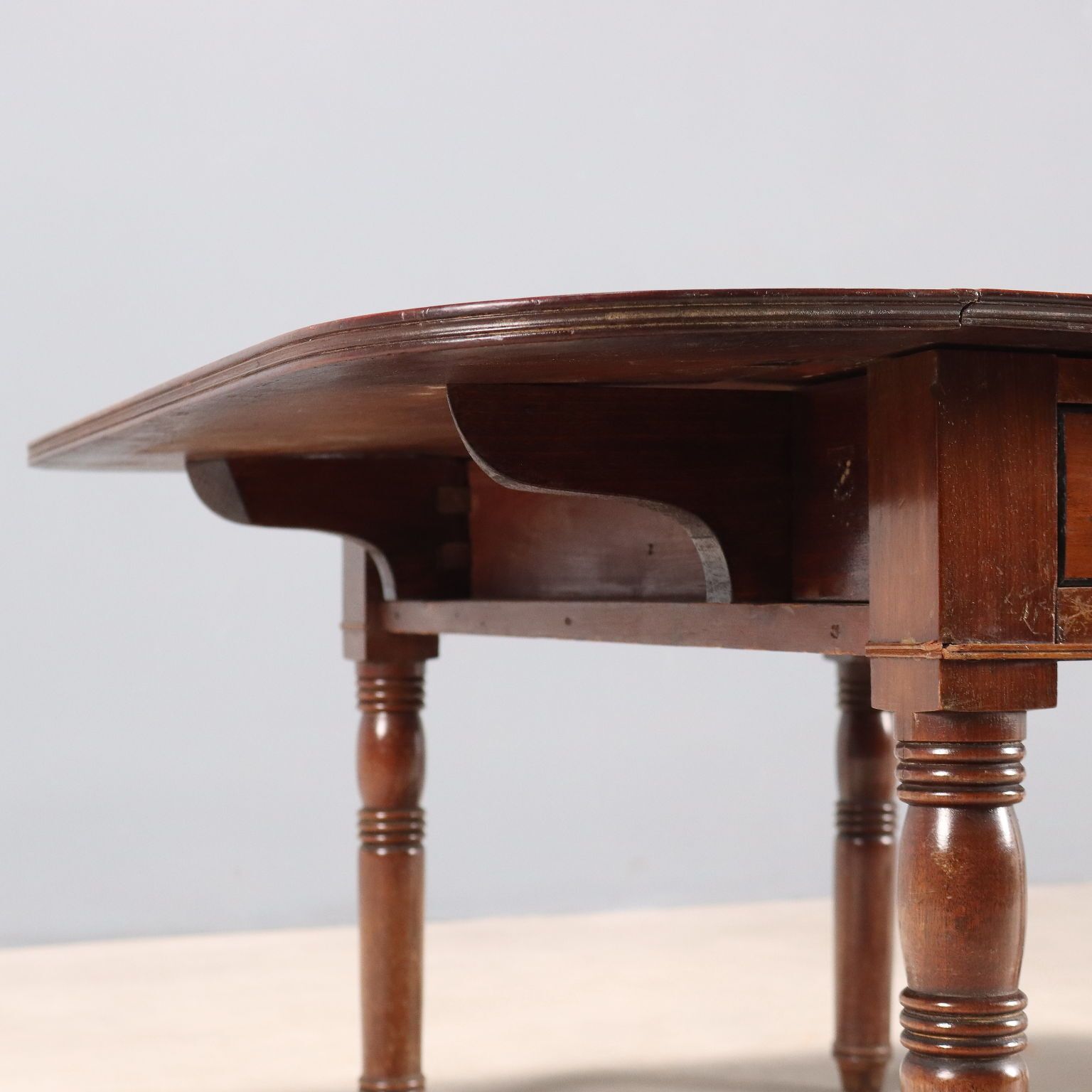 photo furniture Table d'appoint d'époque en acajou, Angleterre, XIXe siècle