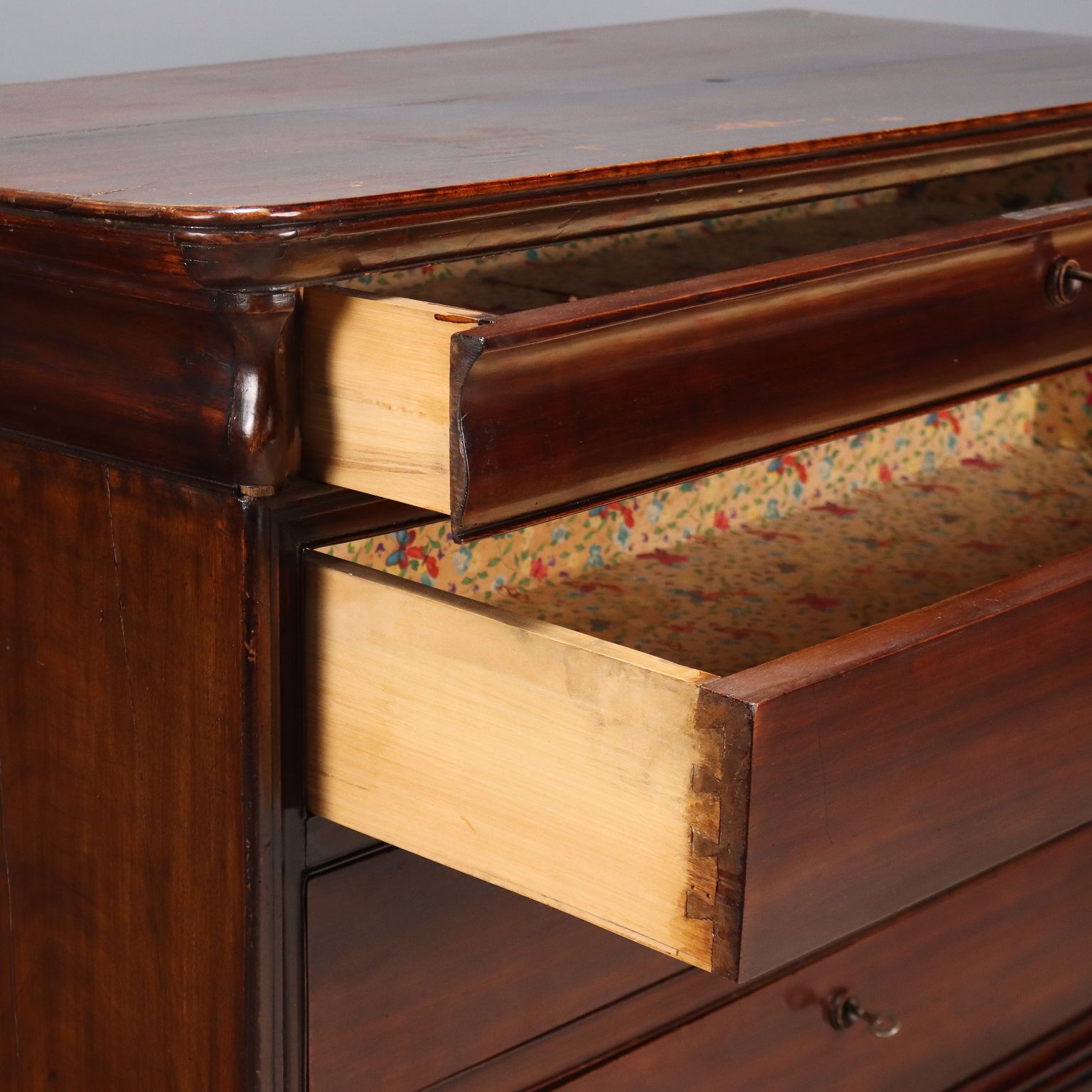 Commode d'époque Louis-Philippe en noyer, XIXe siècle photo Mobilier