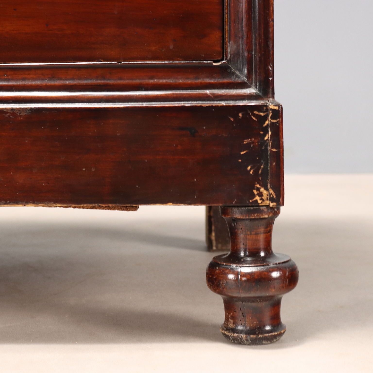 Commode d'époque Louis-Philippe en noyer, XIXe siècle photo vintage
