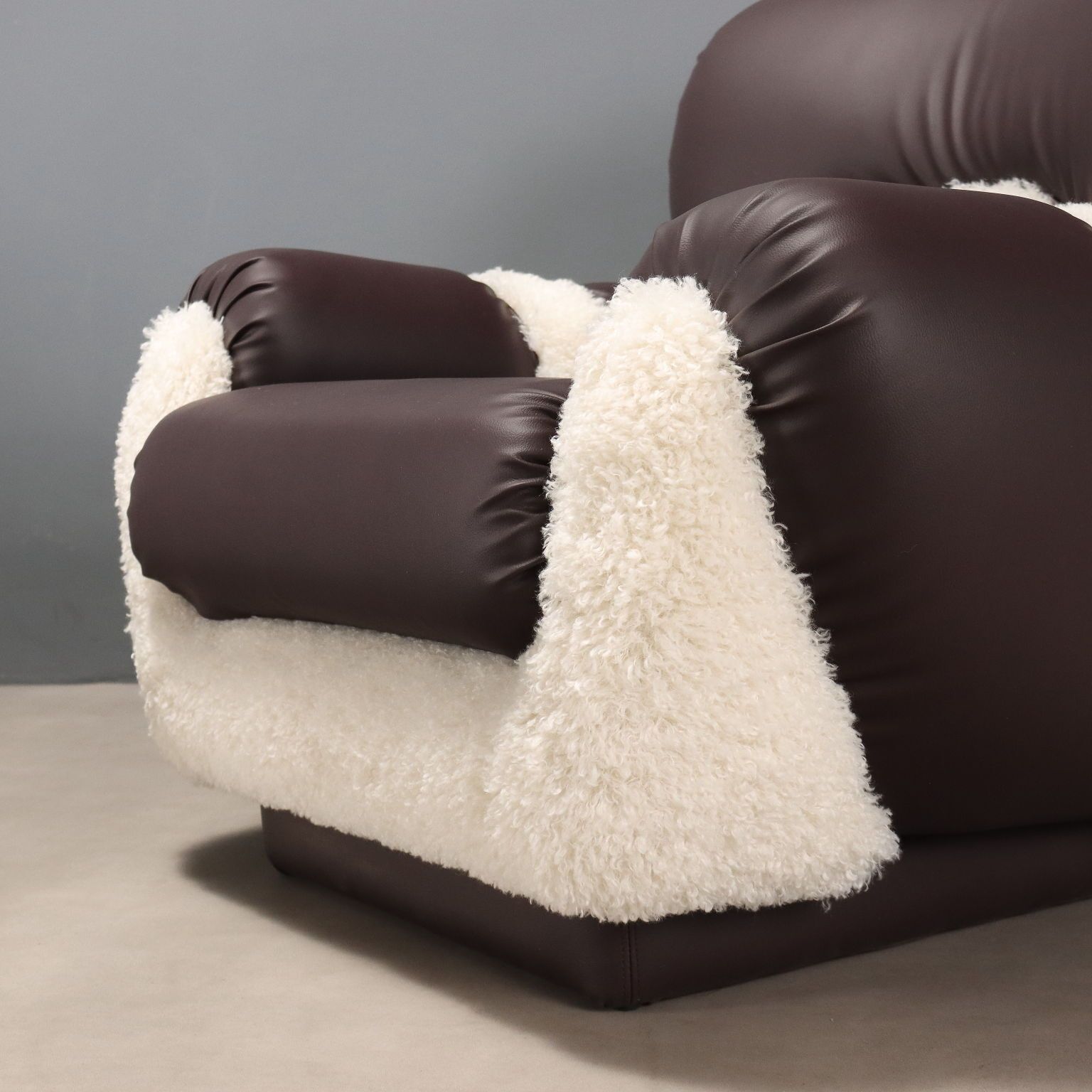 Fauteuils vintage en simili-cuir et mousse, design italien, années 1970 photo vinterior