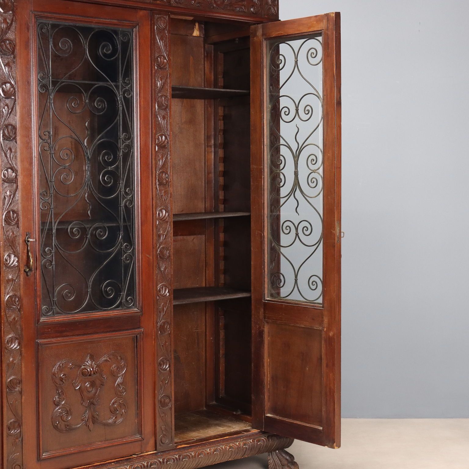 Bookcase Neo Renaissance Style Walnut XX Century photo 1110.0