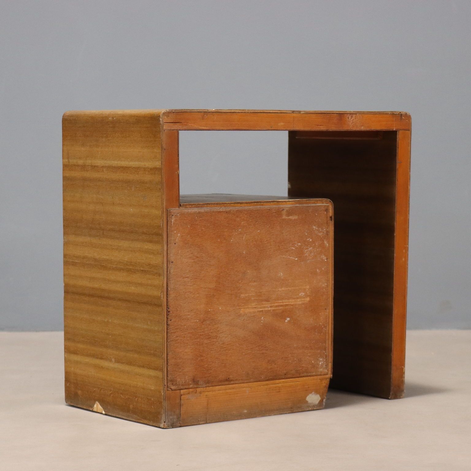 photo furniture Table de chevet vintage en placage de bois exotique, années 1930-1940