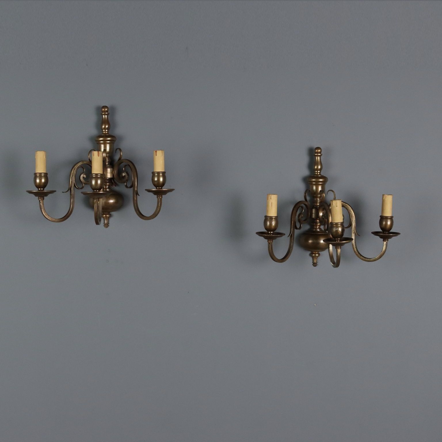 Appliques murales d'époque en bronze à 3 lumières, Italie, XXe siècle