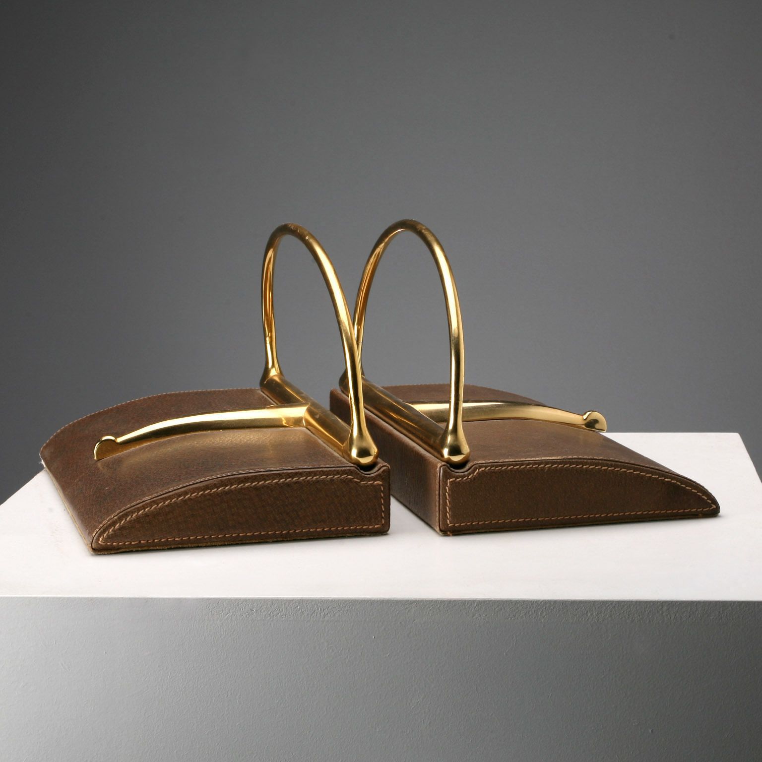 Vintage Gucci Boekensteun Leer Messing Design Italië jaren 1970