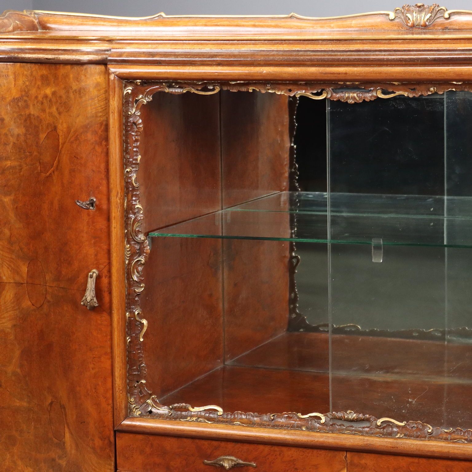 Antique Cupboard Chippendale Style Walnut Italy XX Century photo 1040.0