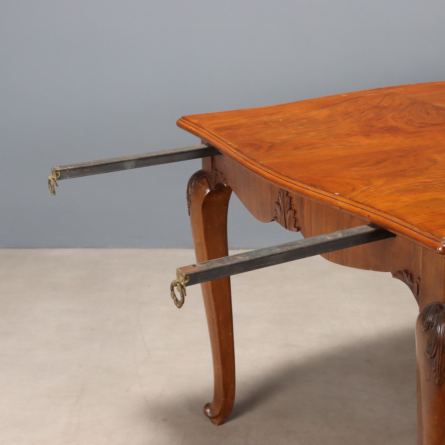 photo furniture Antique Table Walnut Leafy Carving Shaped Feet Italy XX Century