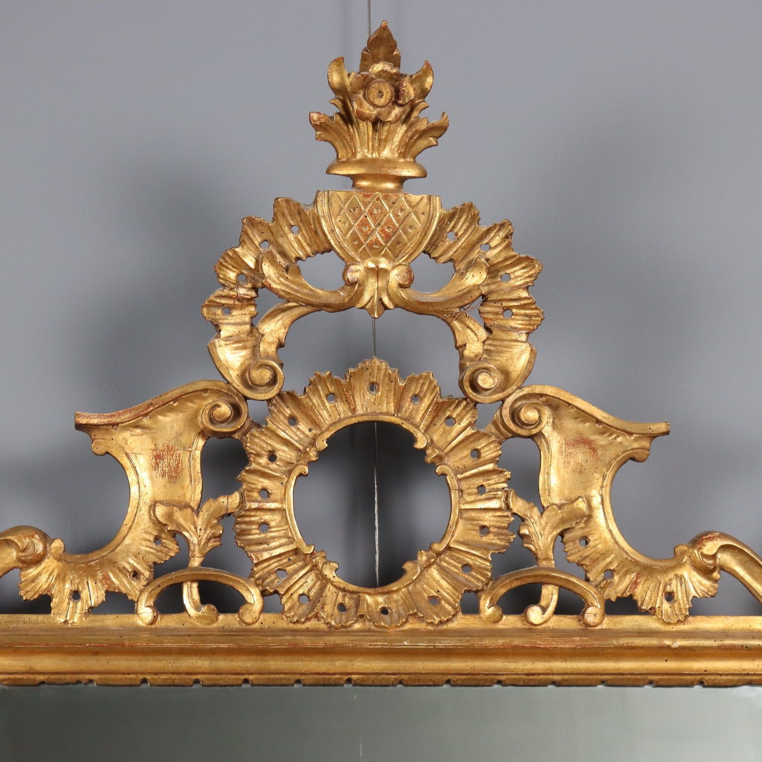 Miroir d'époque en bois sculpté et doré, Italie, XXe siècle photo Décoration