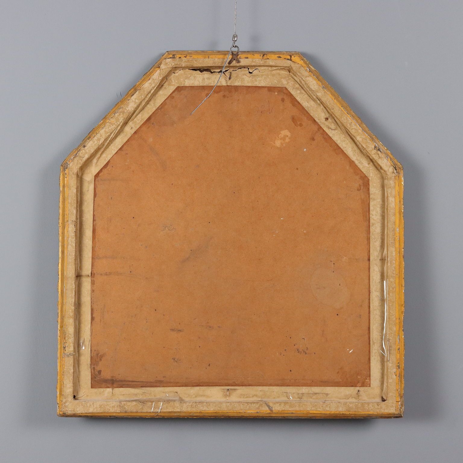 photo furniture Miroir en bois et pastiglia dorés et sculptés