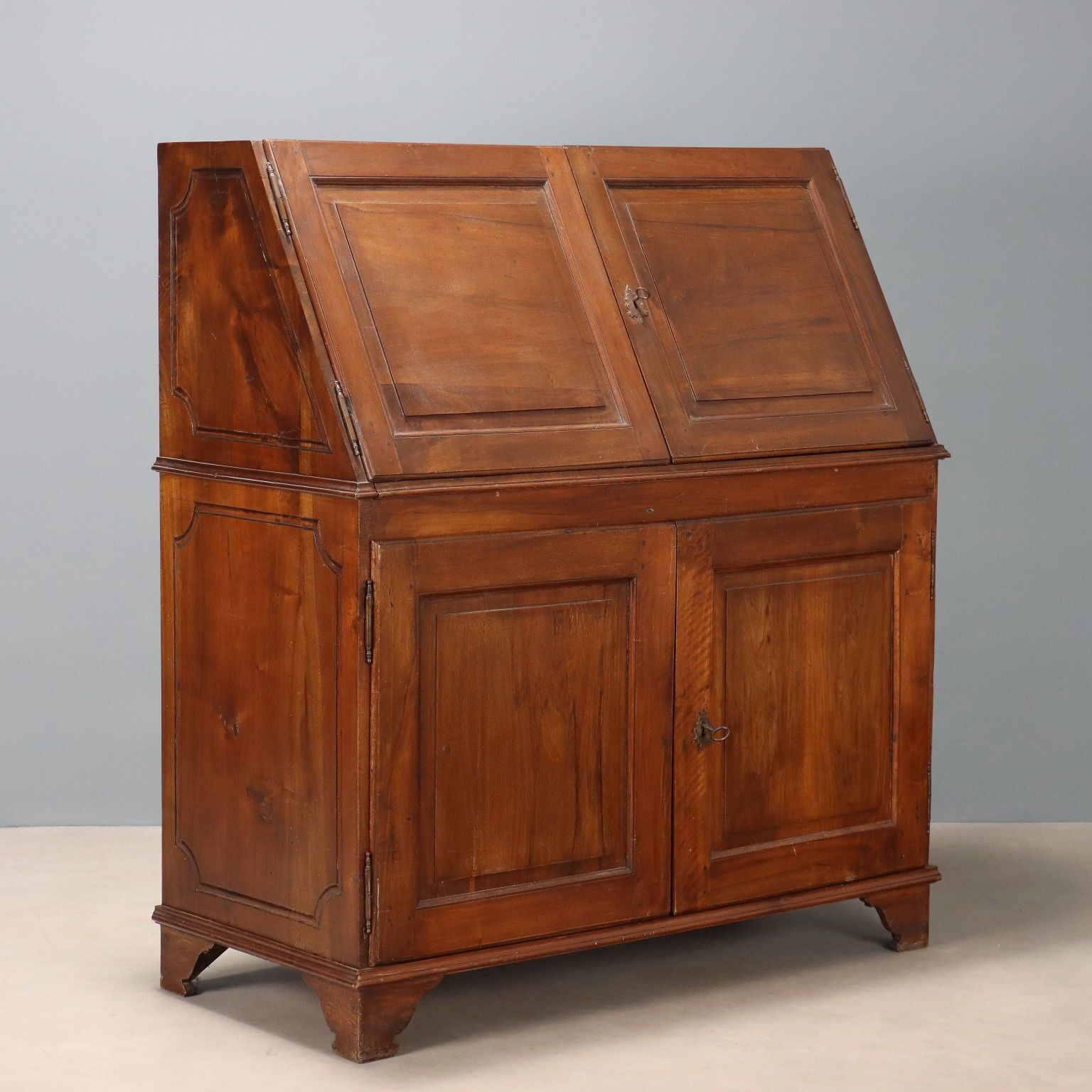 Armoire d'époque en noyer et sapin à tiroirs, Italie, XIXe siècle
