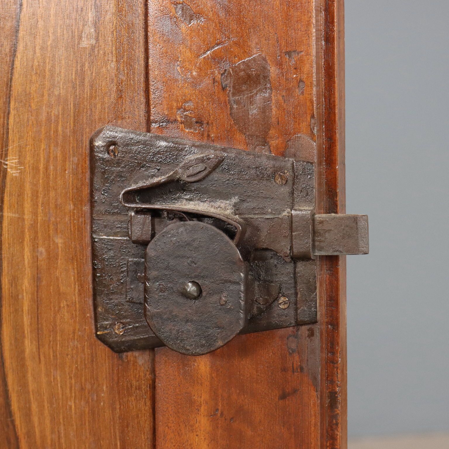 photo for sale Armoire d'époque en noyer et sapin à tiroirs, Italie, XIXe siècle