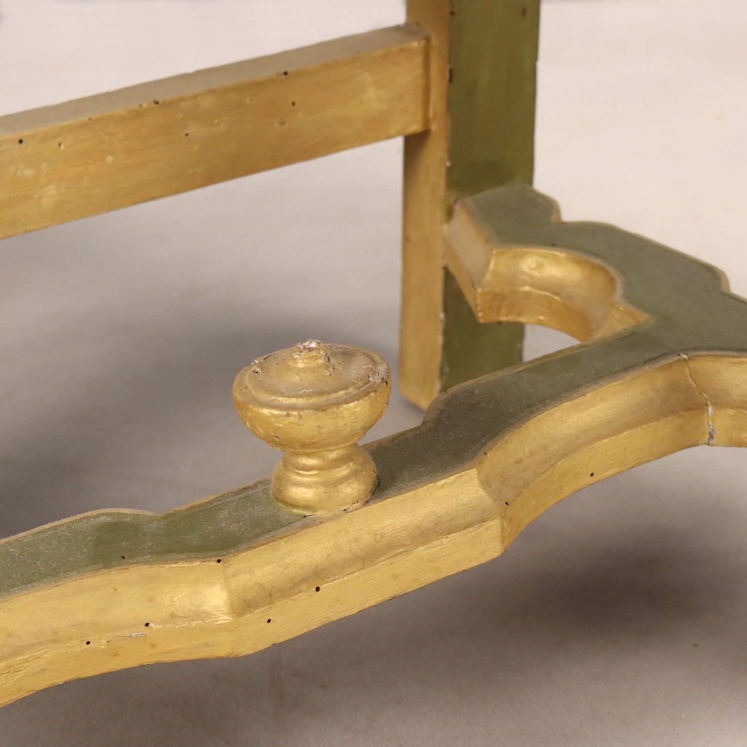 Mobilier Fauteuils baroques en bois laqué doré, Italie, XVIIIe siècle photo
