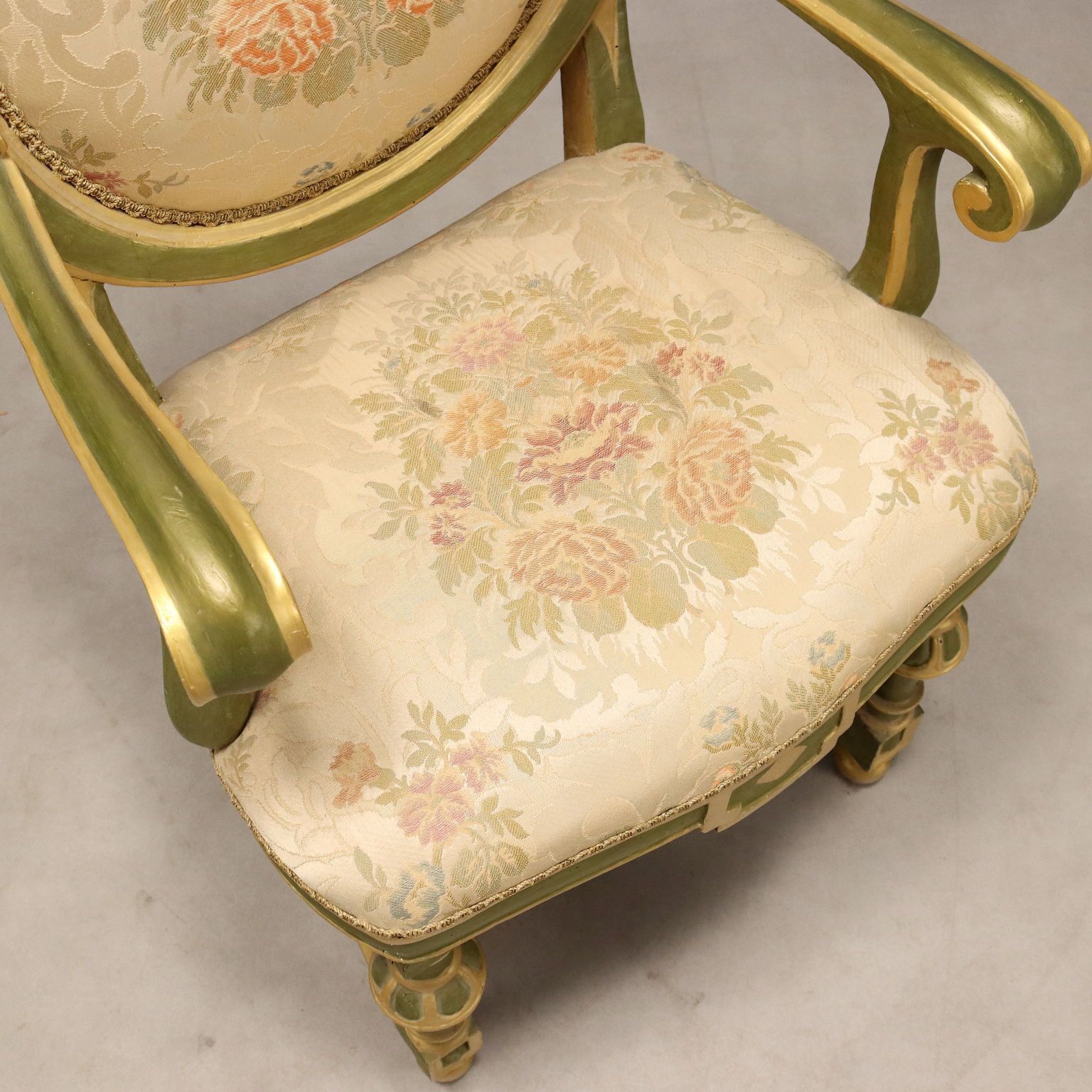 4490.0 Fauteuils baroques en bois laqué doré, Italie, XVIIIe siècle photo