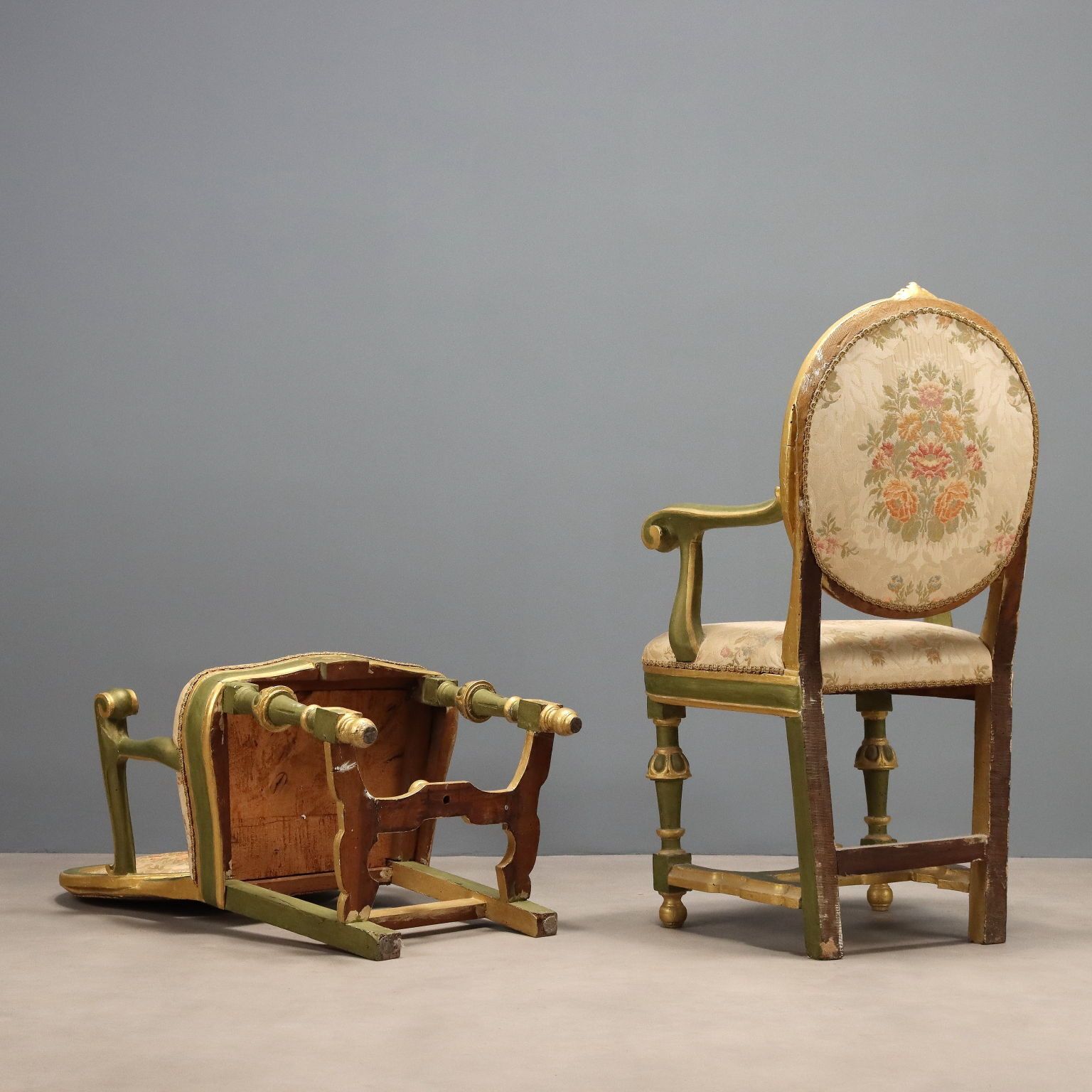 photo vinterior Baroque Armchairs Lacquered Gilded Wood Italy XVIII Century