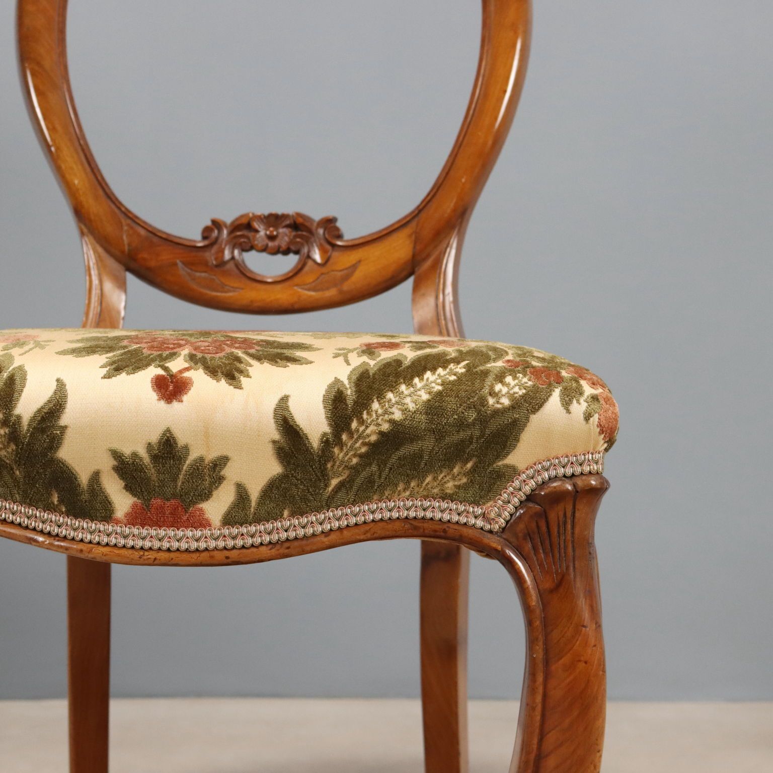 Antique Chairs Louis Philippe Walnut Carvings Italy XIX Century photo 850.0