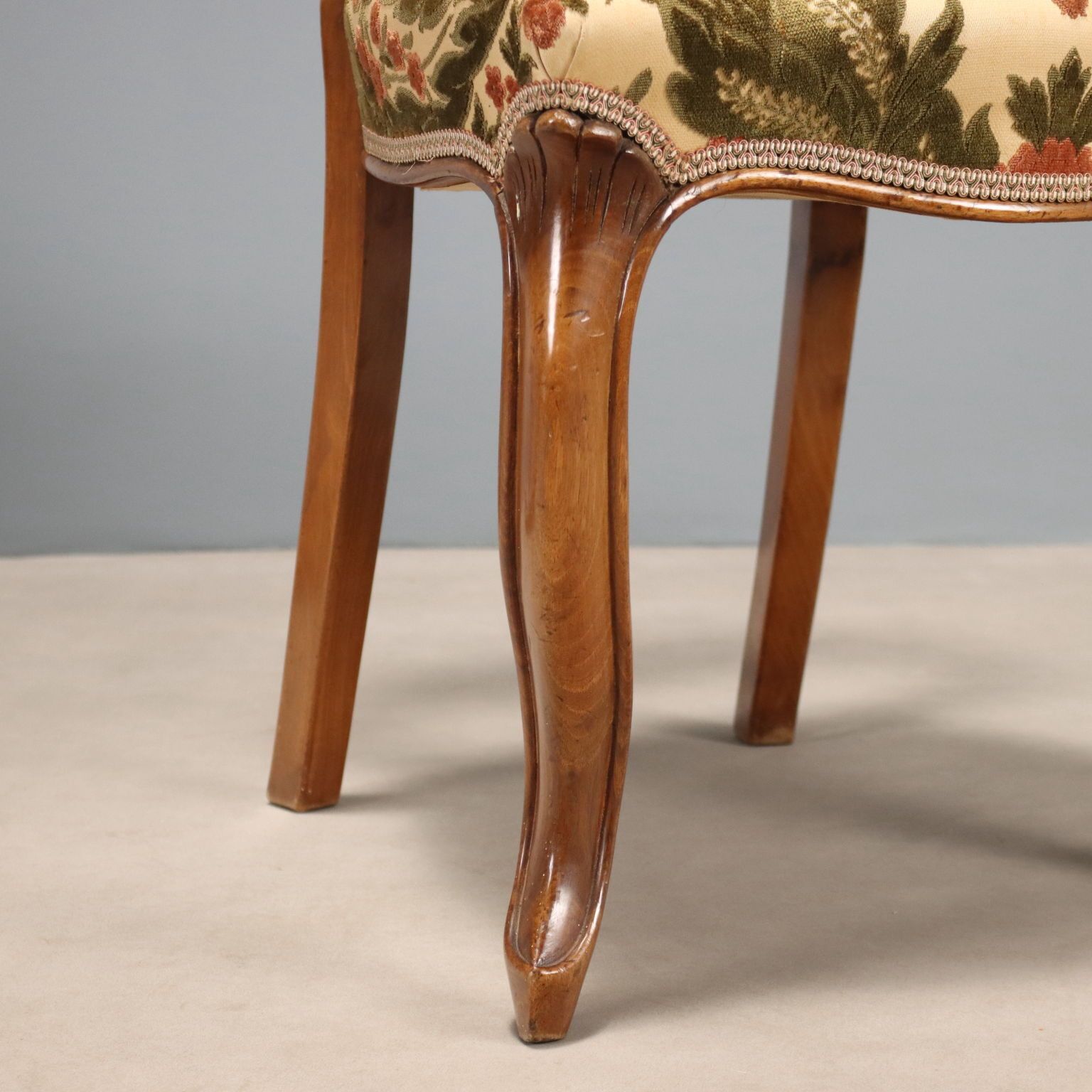 Antique Chairs Louis Philippe Walnut Carvings Italy XIX Century photo vinterior