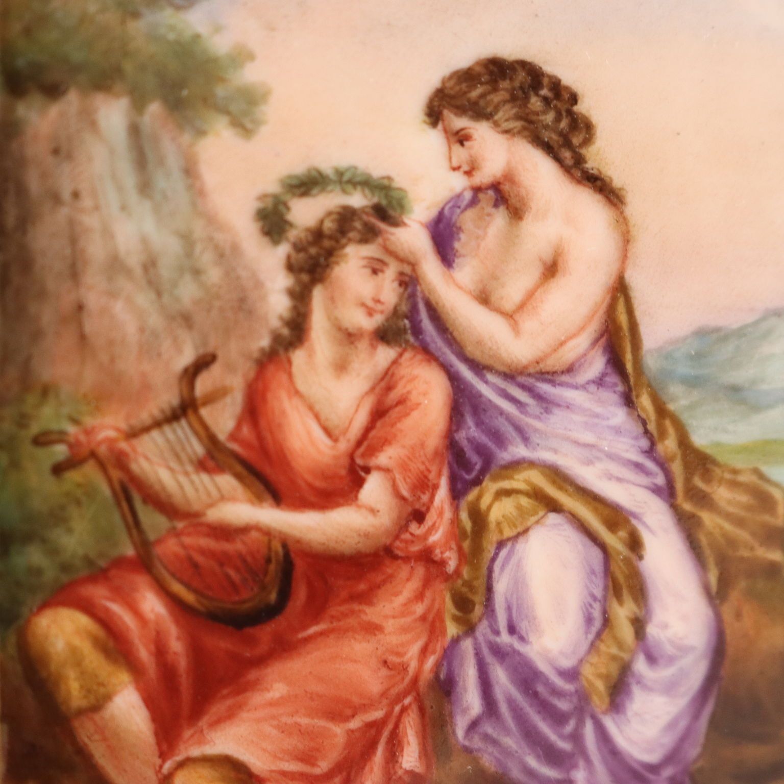 photo furniture Antiek Porseleinen Fles met Schilderingen van Mythologische Taferelen, 19e Eeuw