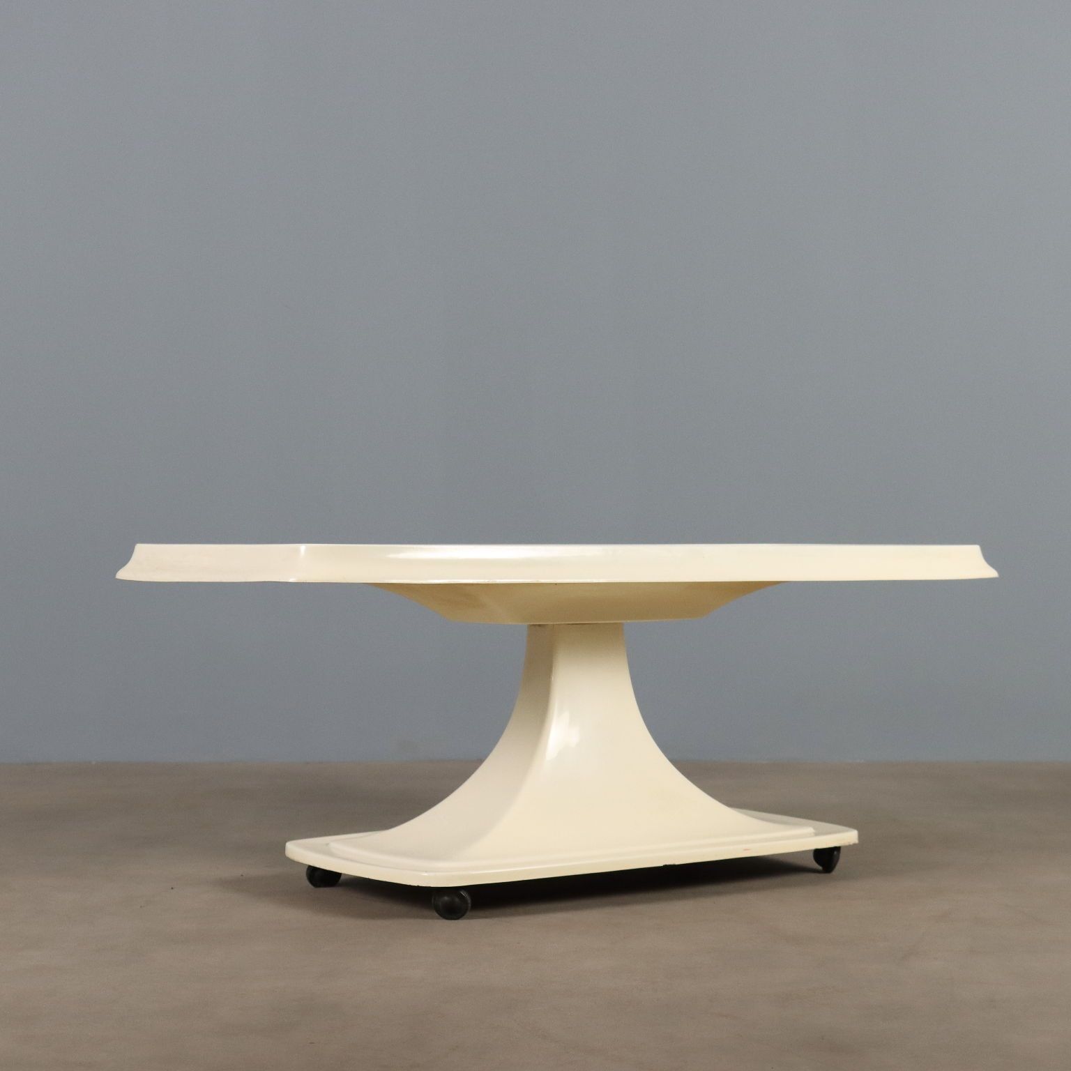 Table basse vintage à roulettes en plastique, Italie, années 1970 photo vintage