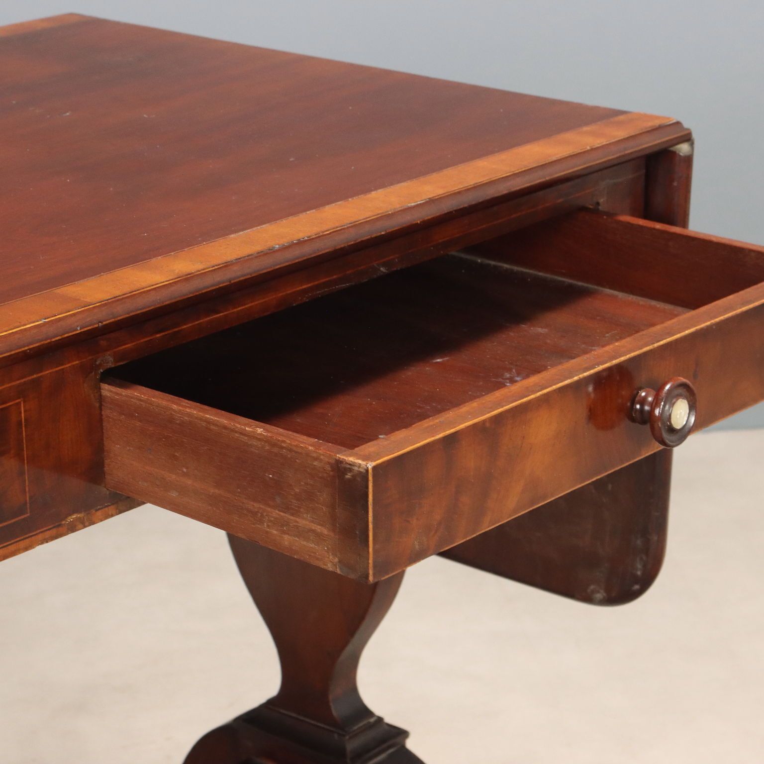 photo furniture Antique Writing Desk Ebony Maple United Kingdom XX Century