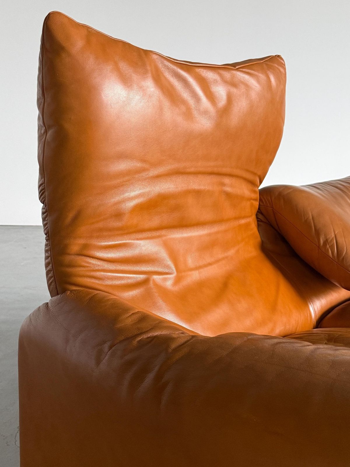 Furniture Vintage 'Maralunga' Two Seater Sofa By Vico Magistretti For Cassina In Cognac Brown Leather, 1970s photo