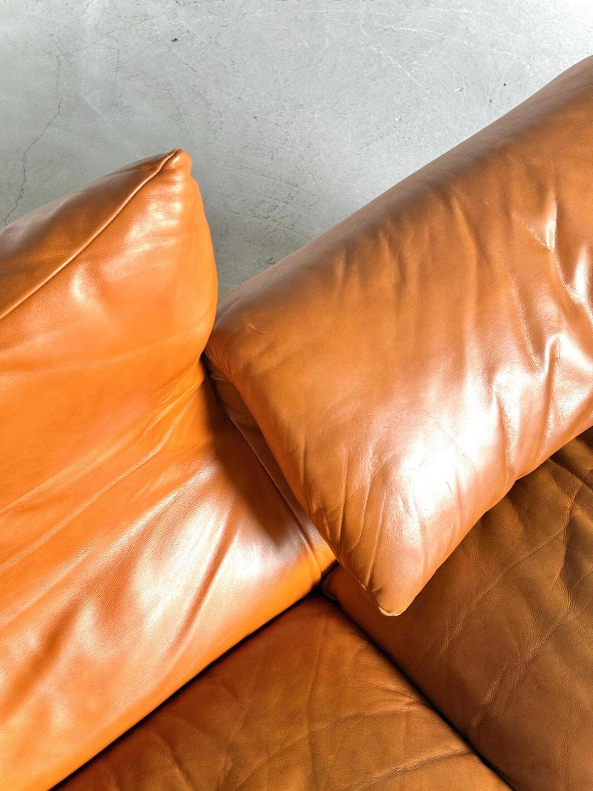 photo vinterior Vintage 'Maralunga' Two Seater Sofa By Vico Magistretti For Cassina In Cognac Brown Leather, 1970s