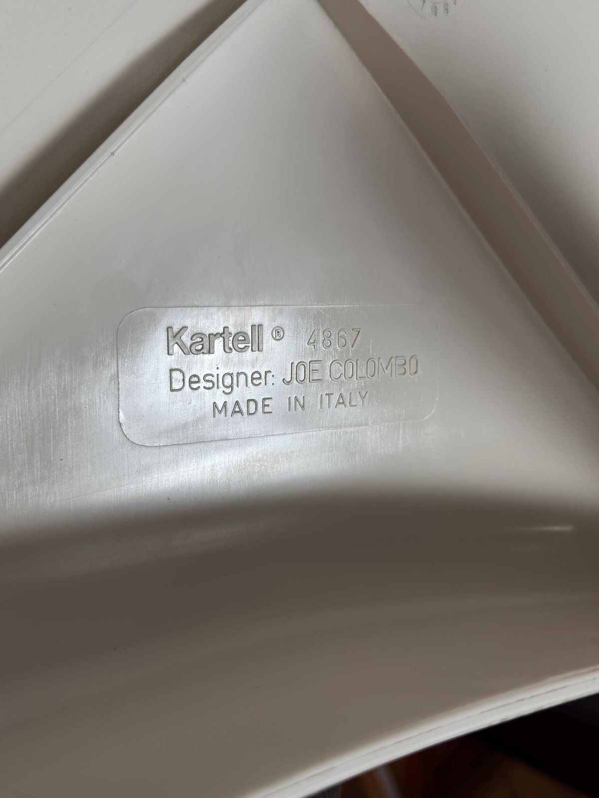 photo vintage Pair Of Joe Colombo Model ‘4867’ Or ‘Universale’ White Edition Chairs For Kartell, Space Age Era, 1987 Italy