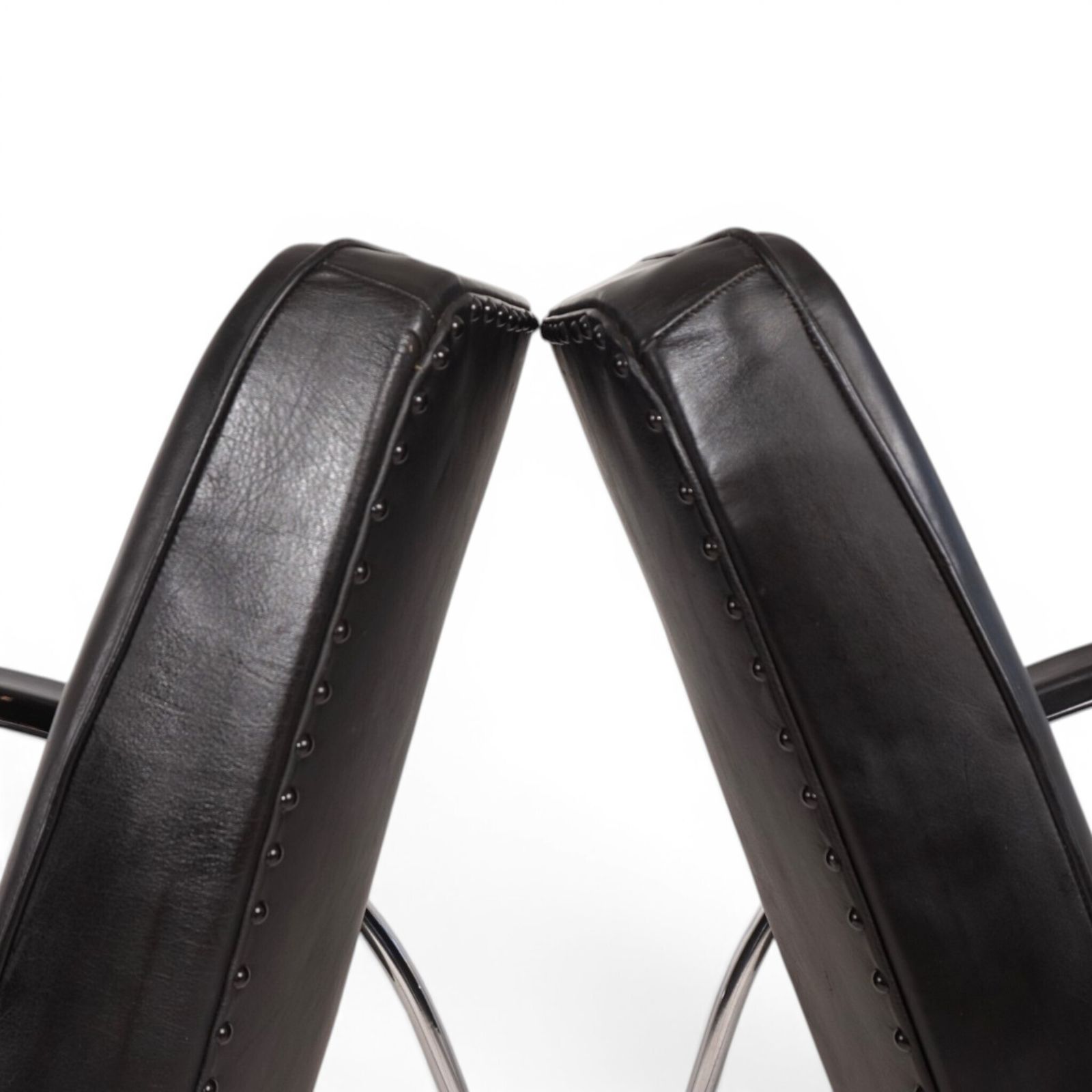 photo for sale Set Of 2 Bauhaus Streamline Leather Tubular Steel Armchairs, 1930
