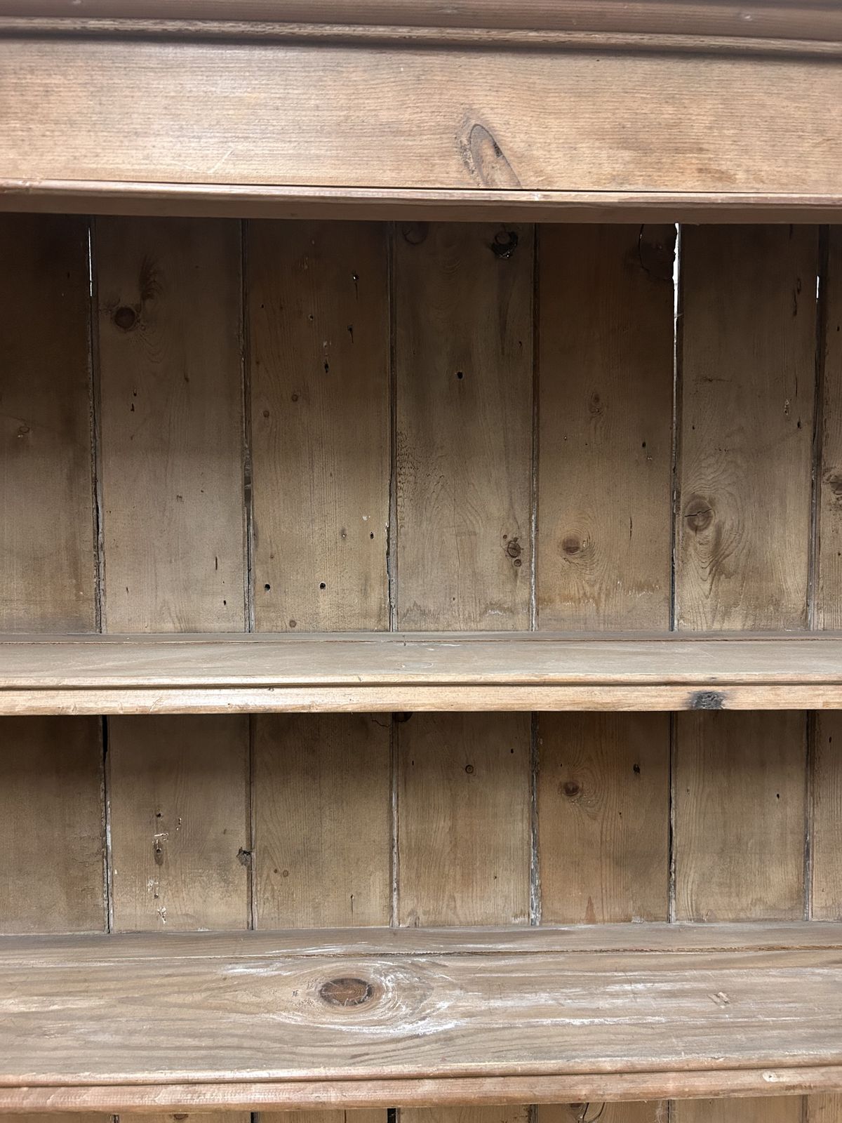 Large Pine Dresser Top / Open Plate Rack – Rustic Farmhouse Kitchen Shelving photo vinterior