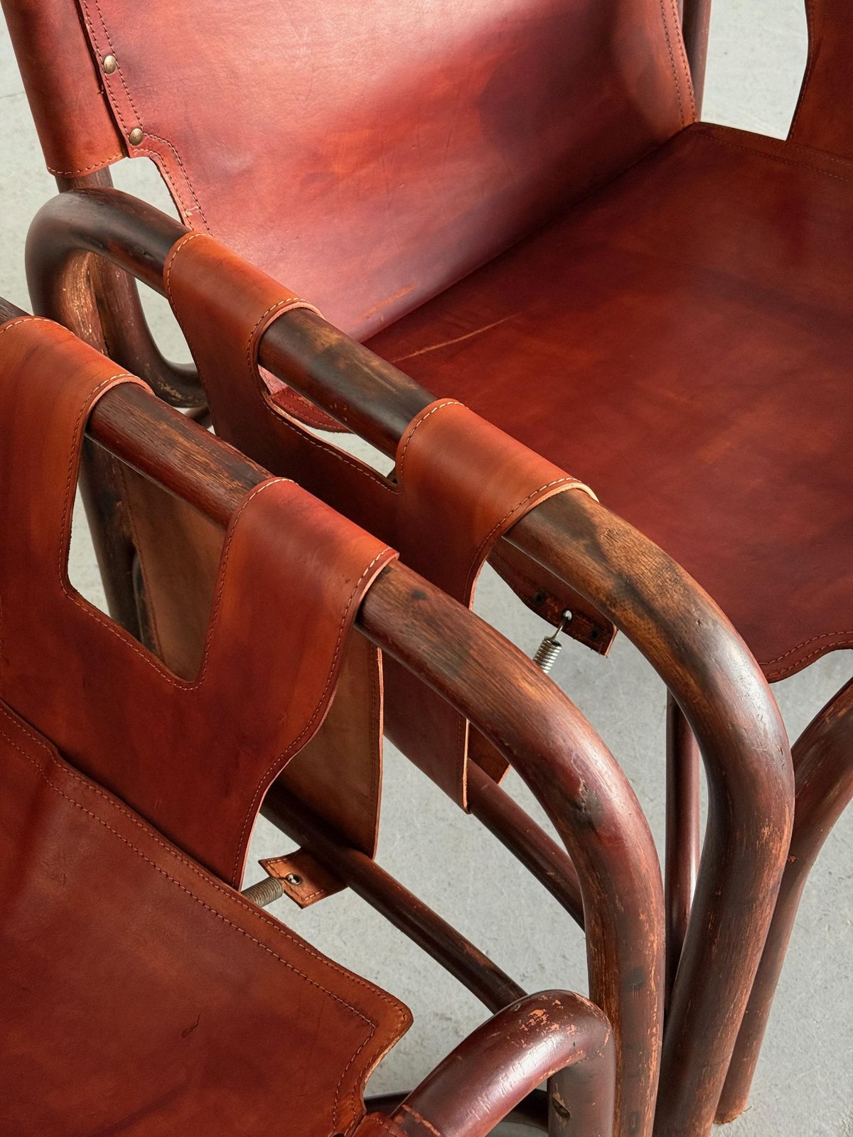 photo furniture Pair Of Tito Agnoli Leather Safari Chair For Bonacina, 1960s Italy