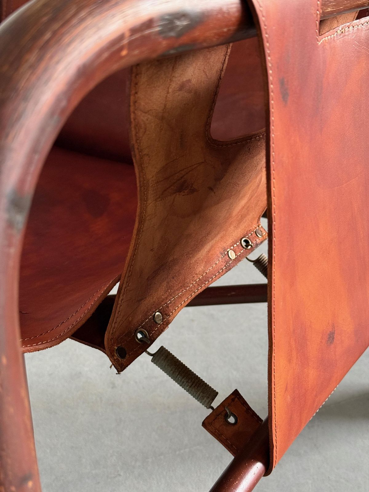 photo vinterior Pair Of Tito Agnoli Leather Safari Chair For Bonacina, 1960s Italy