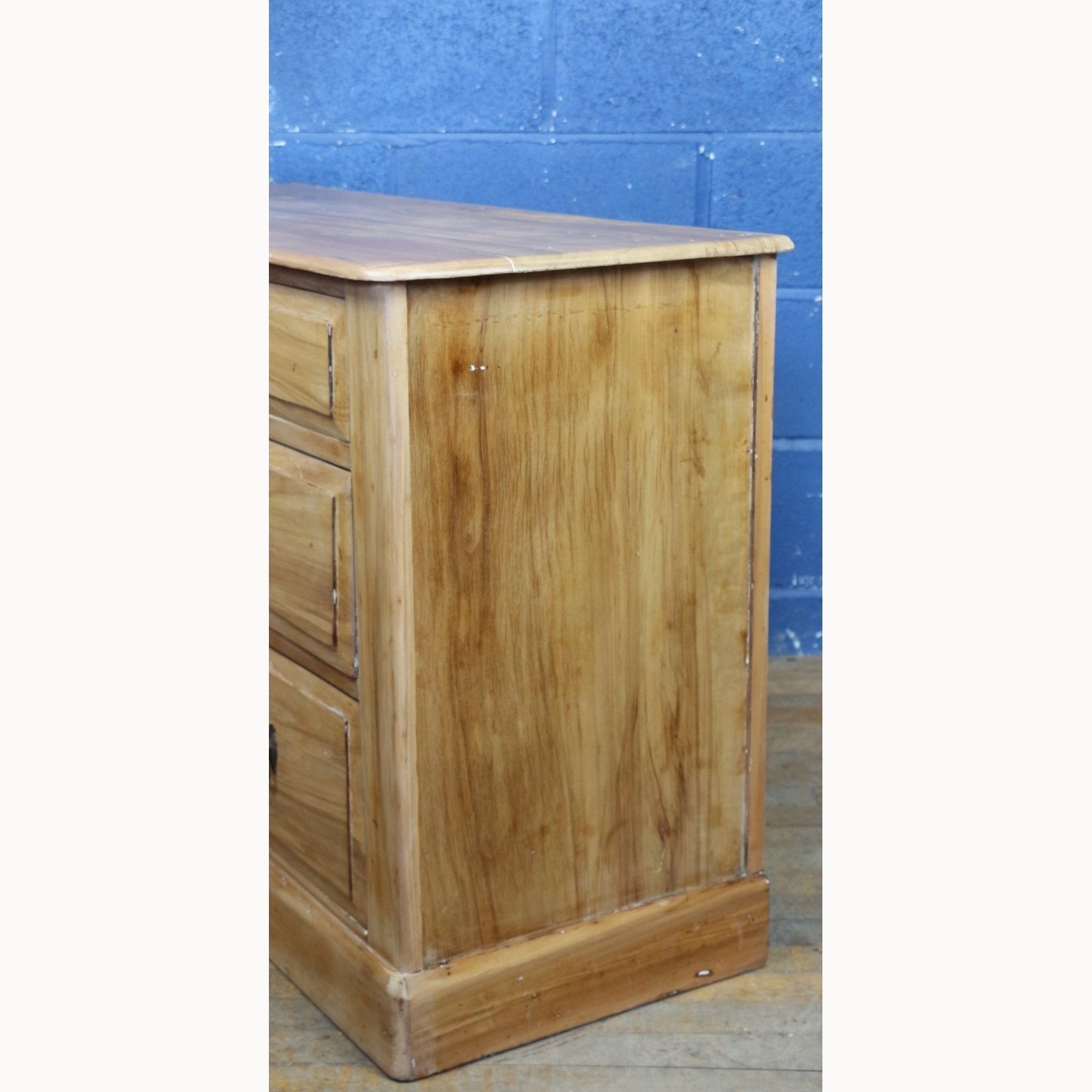 A Victorian Light Walnut Two Over Two Chest Of Drawers photo buy