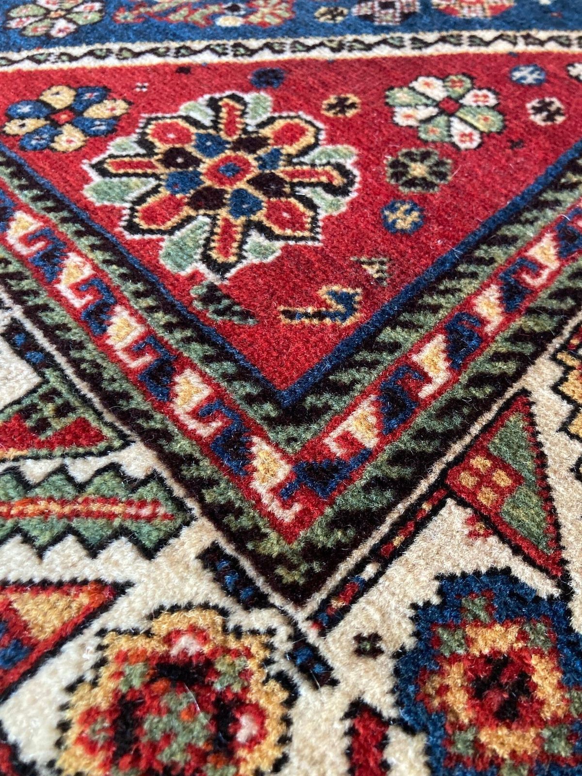 photo vinterior Antique Qashqai Rug 1.86m X 1.27m