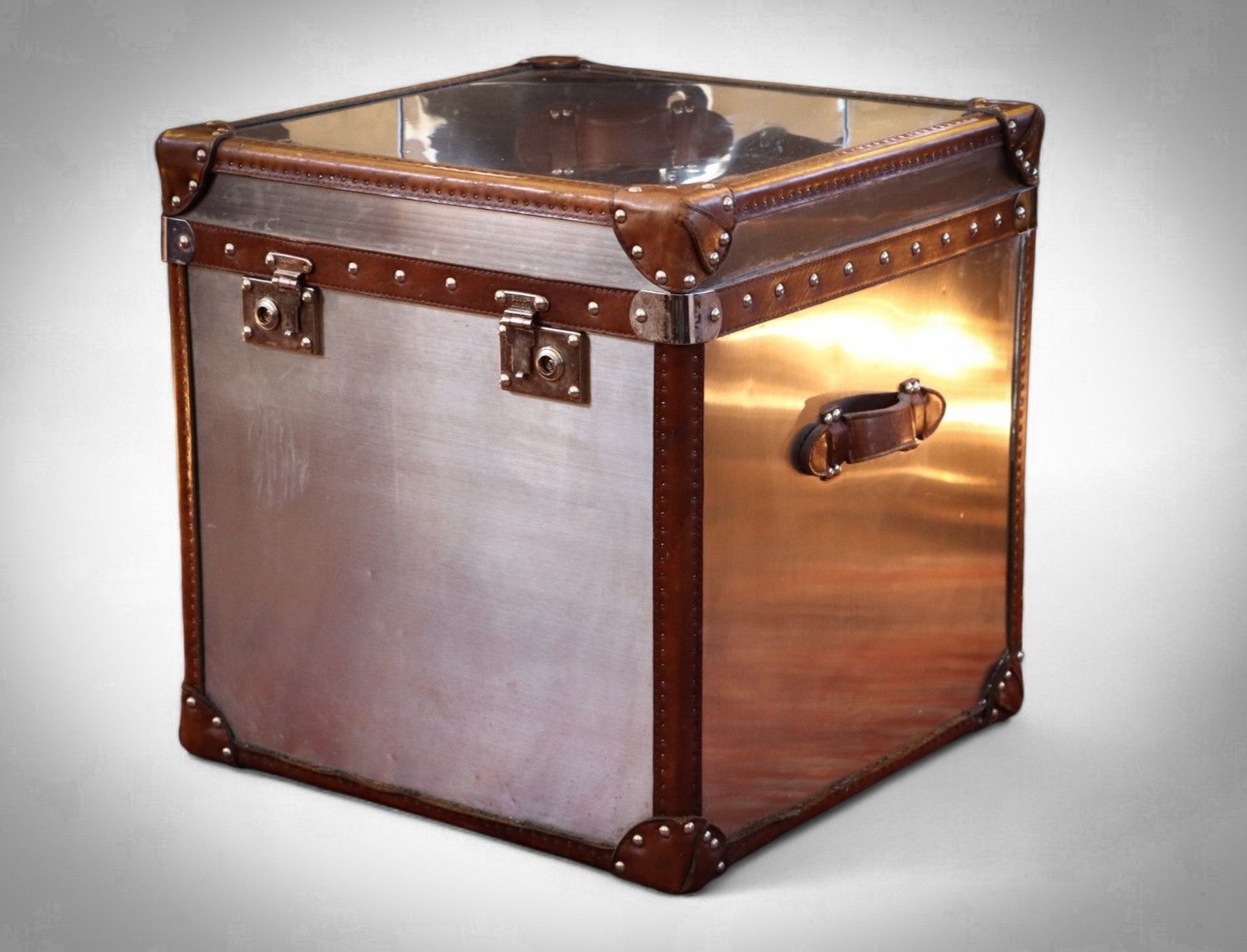 Superb Timothy Oulton White Star Trunk Steel Leather Bedside Side Table Antique