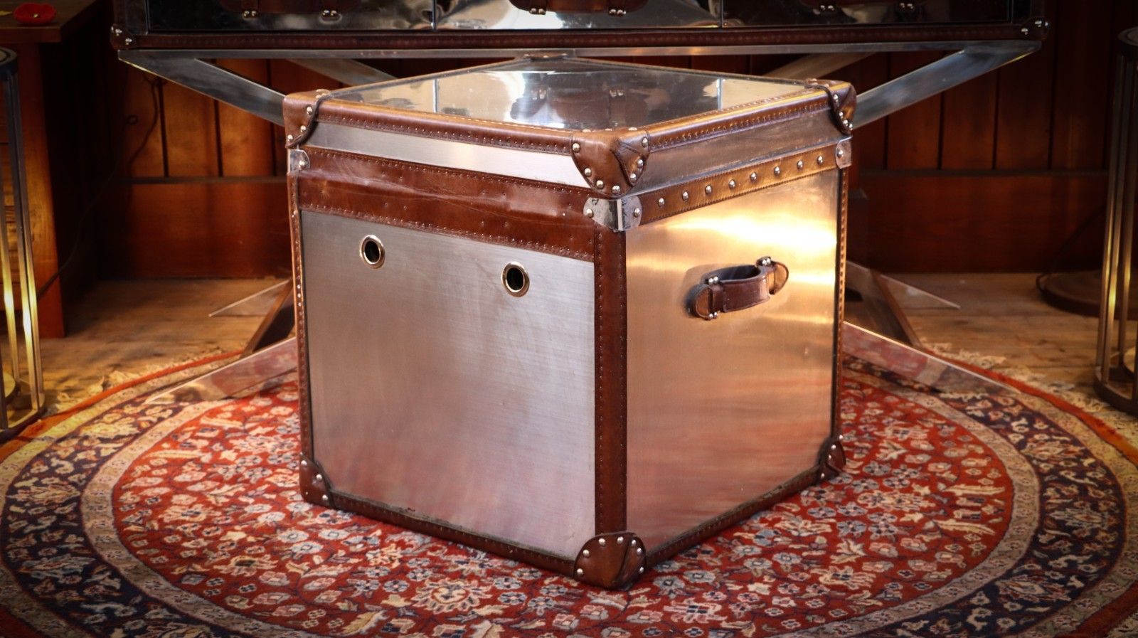 photo vinterior Superb Timothy Oulton White Star Trunk Steel Leather Bedside Side Table Antique