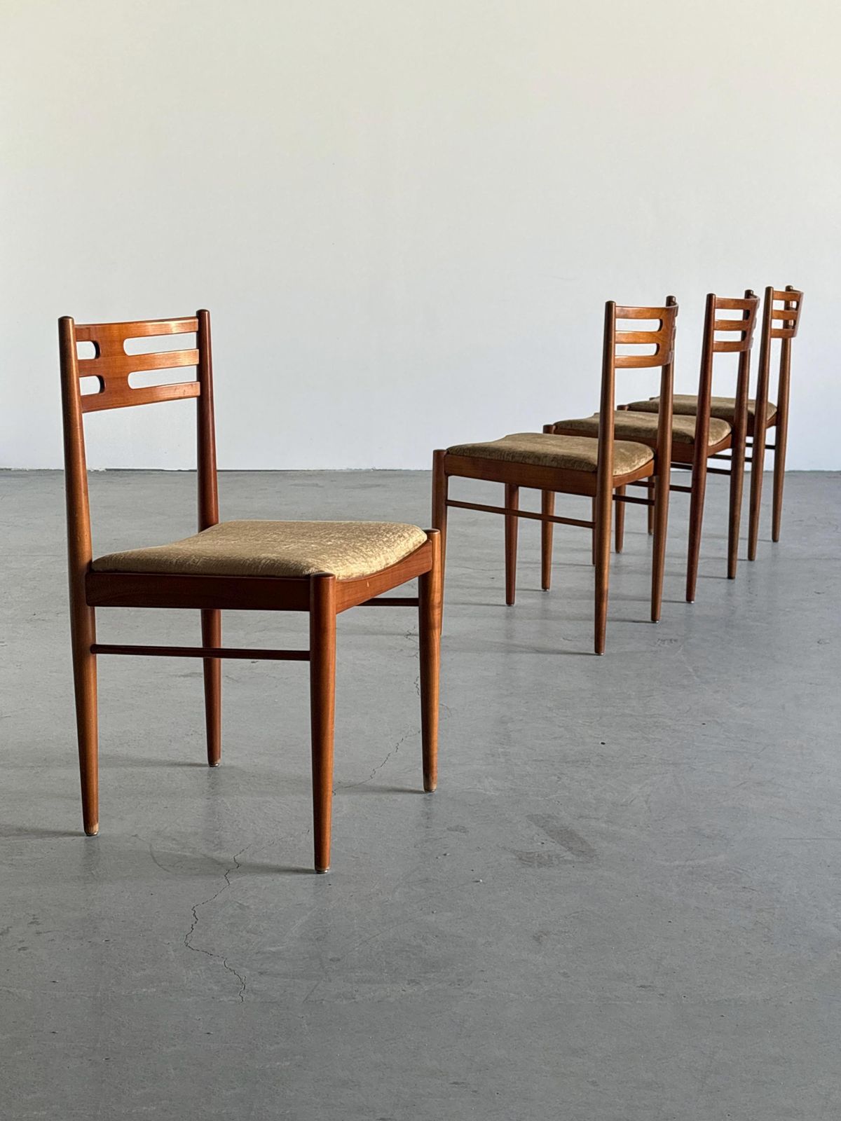 Set Of 4 Danish Mid Century Dining Chairs In Teak Wood, Scandinavian Design, 1970s photo vintage