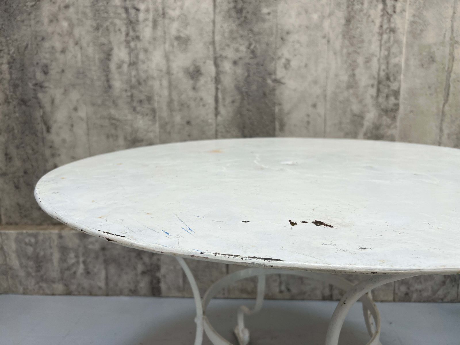 White Metal Garden Table photo 355.0