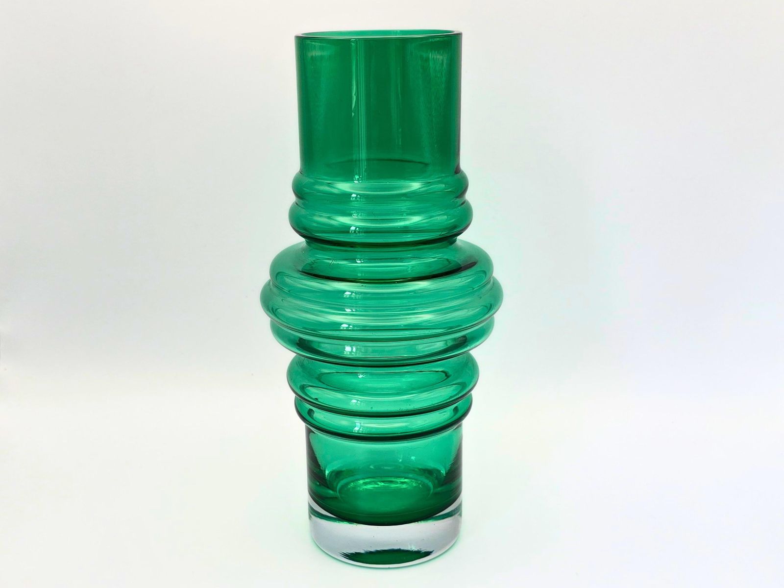 Vintage Riihimaki Lasi Tulppaani Green Glass Vase – Tamara Aladin Mid Century Modern Finland #1516 photo for sale