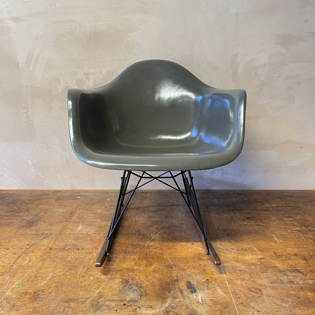 Eames Herman Miller Rar Rocking Chair In Elephant Grey photo furniture