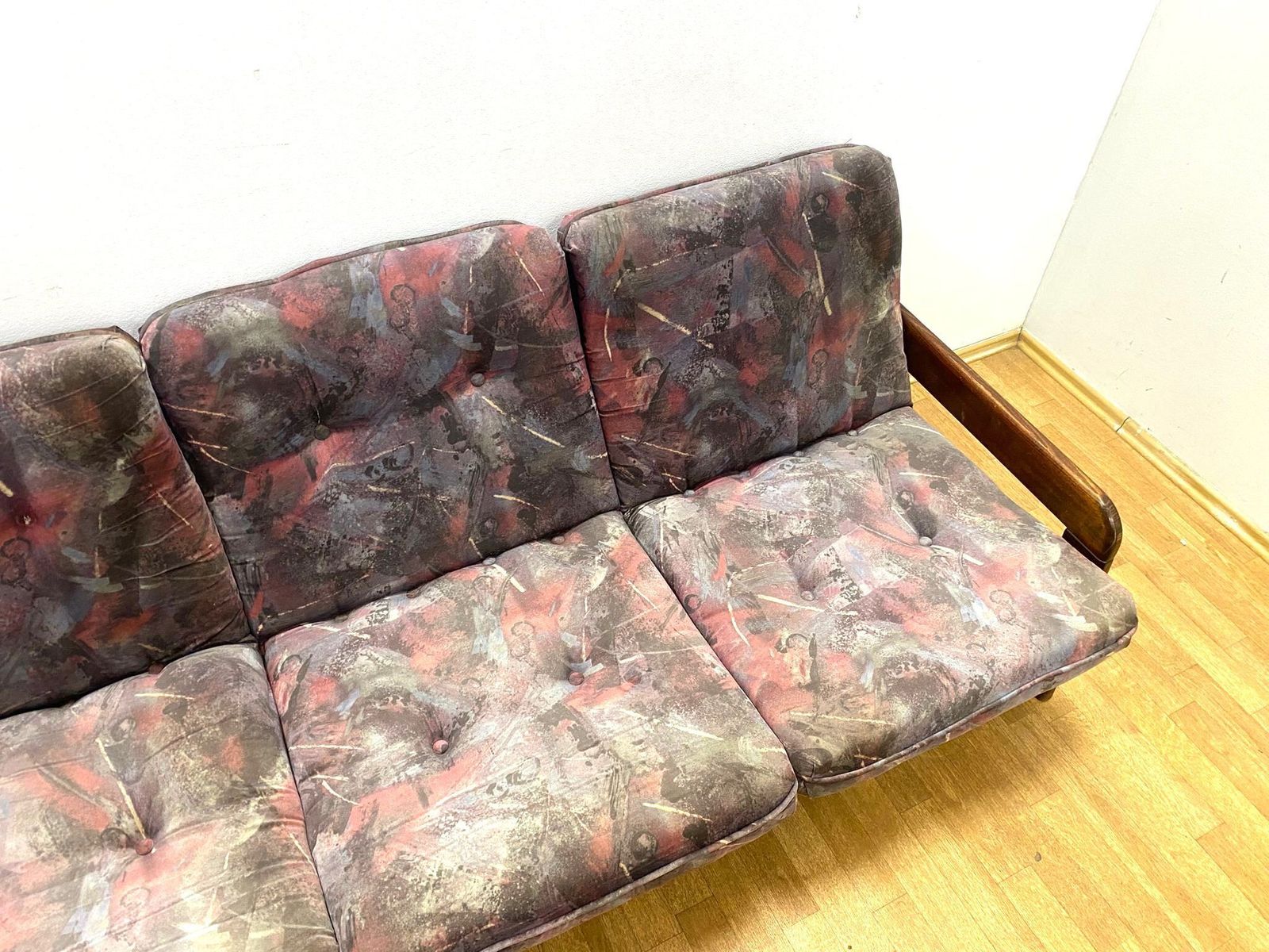 Retro Sofa, Massief Houten Frame, Jaren 1970, Midden Europa. photo furniture