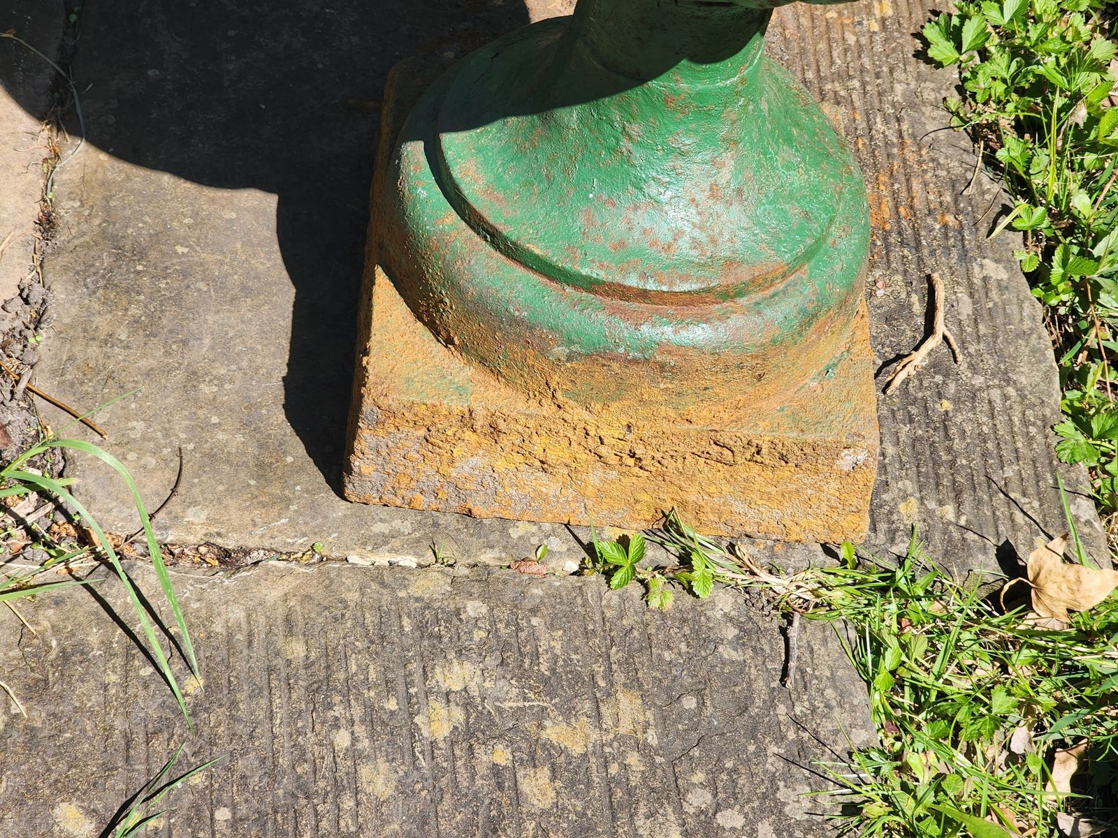 A Pair Of Heavy Antique Cast Iron Garden Urns, Planters photo vinterior