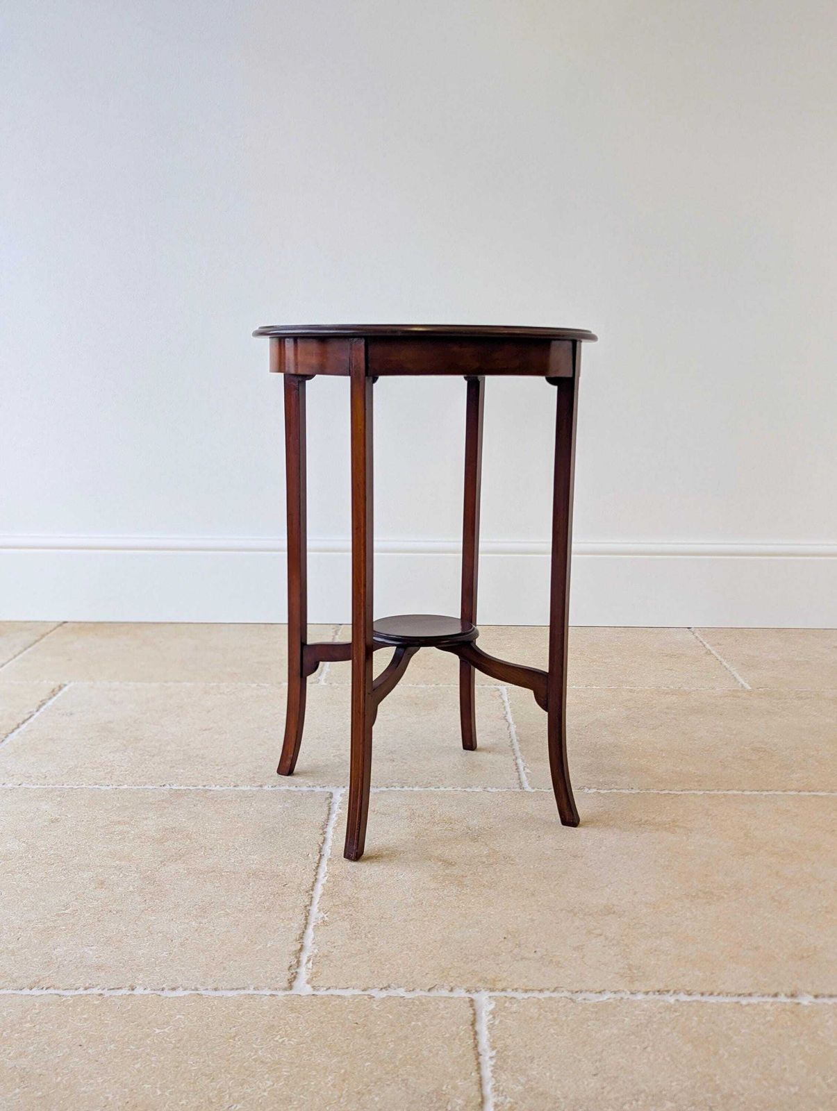 photo vintage Antique Edwardian Mahogany Circular Occasional Table C.1905
