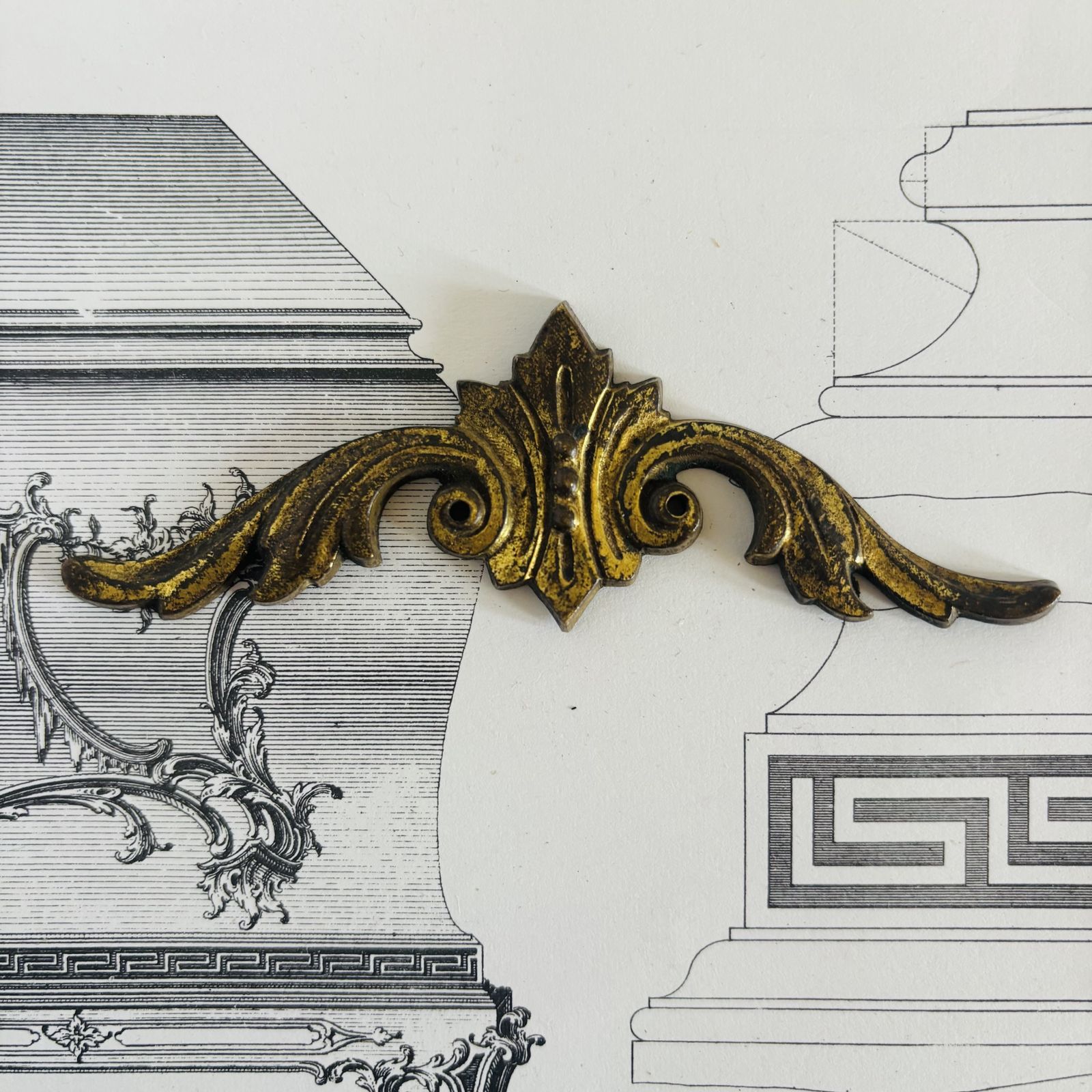 photo furniture Antique Small Decorative Brass Plaques
