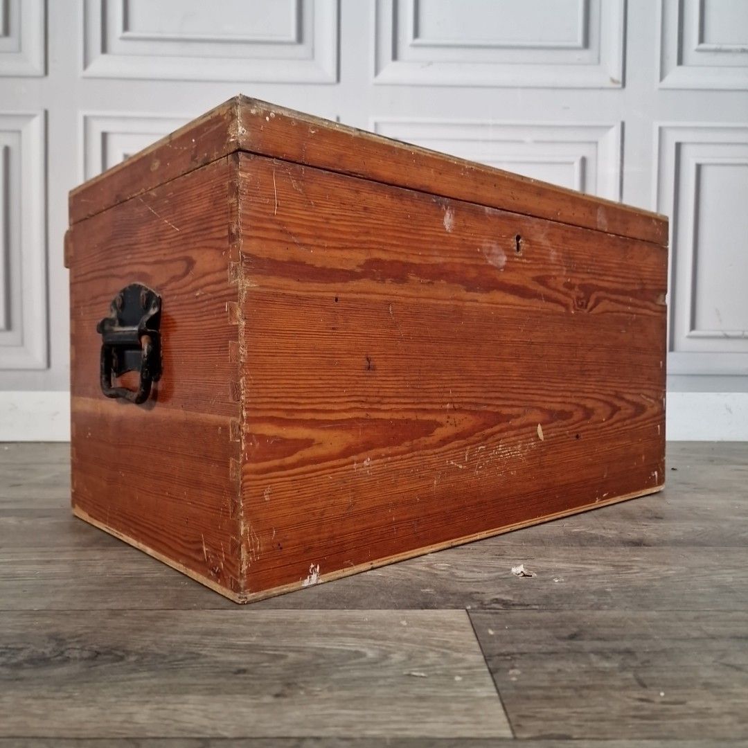 Antique Pine Storage Trunk Chest Wooden Blanket Tool Box Rustic Coffee Table photo furniture