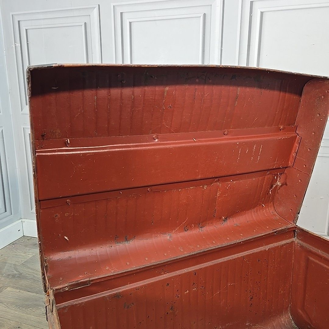 photo vintage Vintage Metal Steamer Trunk Blanket Box Storage Chest Planter Industrial Retro