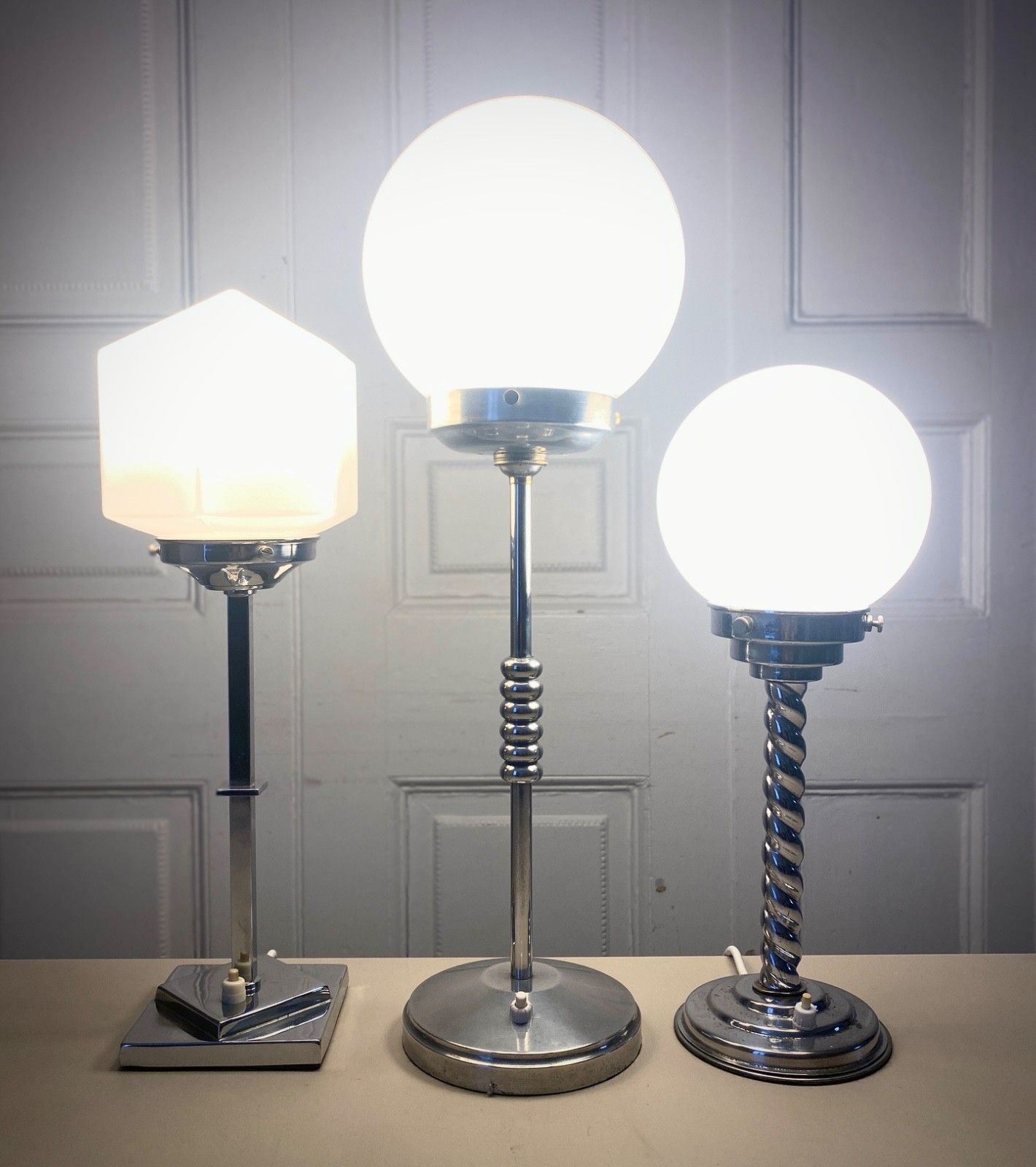 photo vinterior Original Art Deco Chrome With White Opaline Glass Globe Desk, Table Lamp.